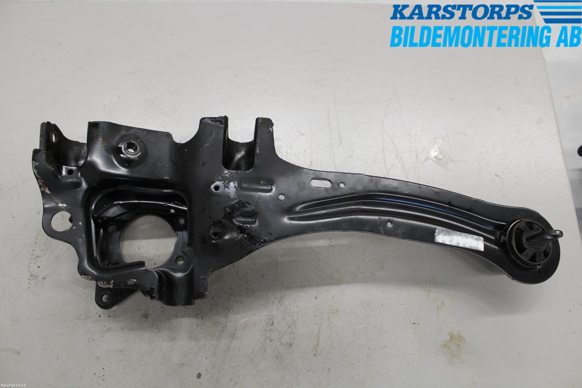 Volvo V40 12-19 Bärarm Bak Höger