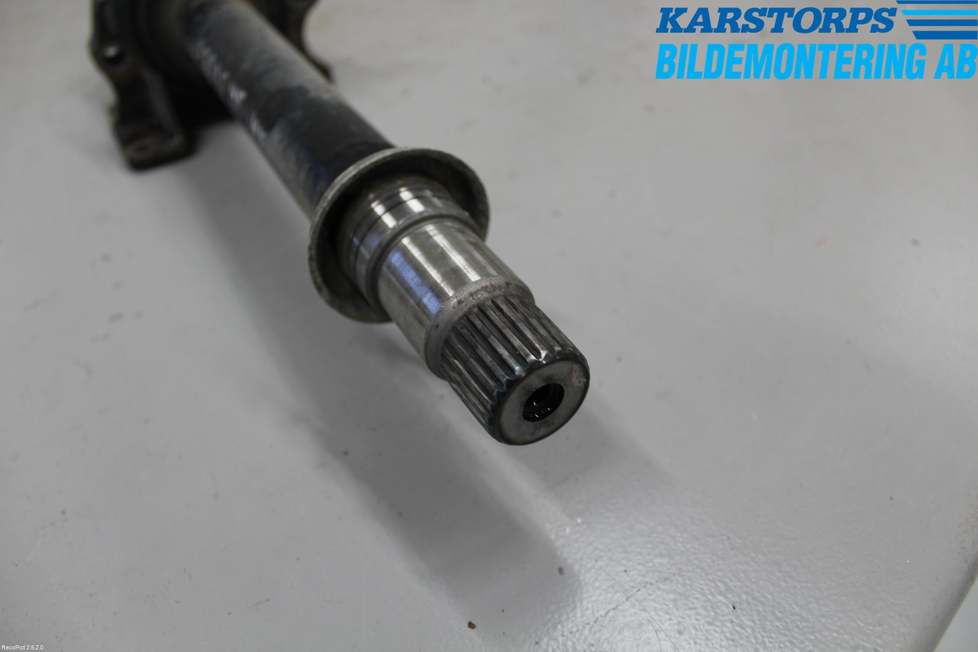 Toyota AVENSIS 03-06 Drivaxel Fram Höger