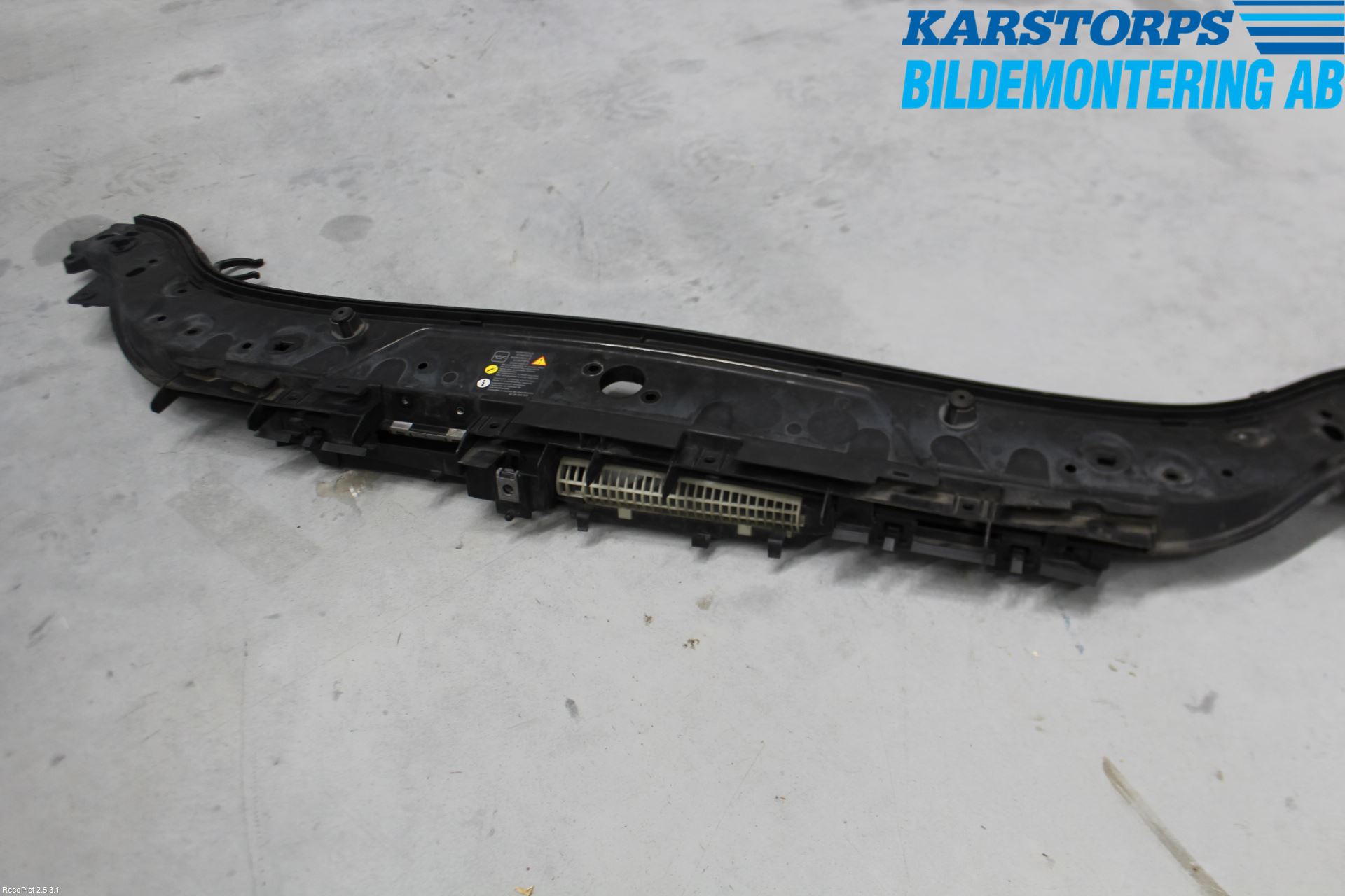 Renault MÉGANE II  06-08 Front Huvlåsplåt-Balk