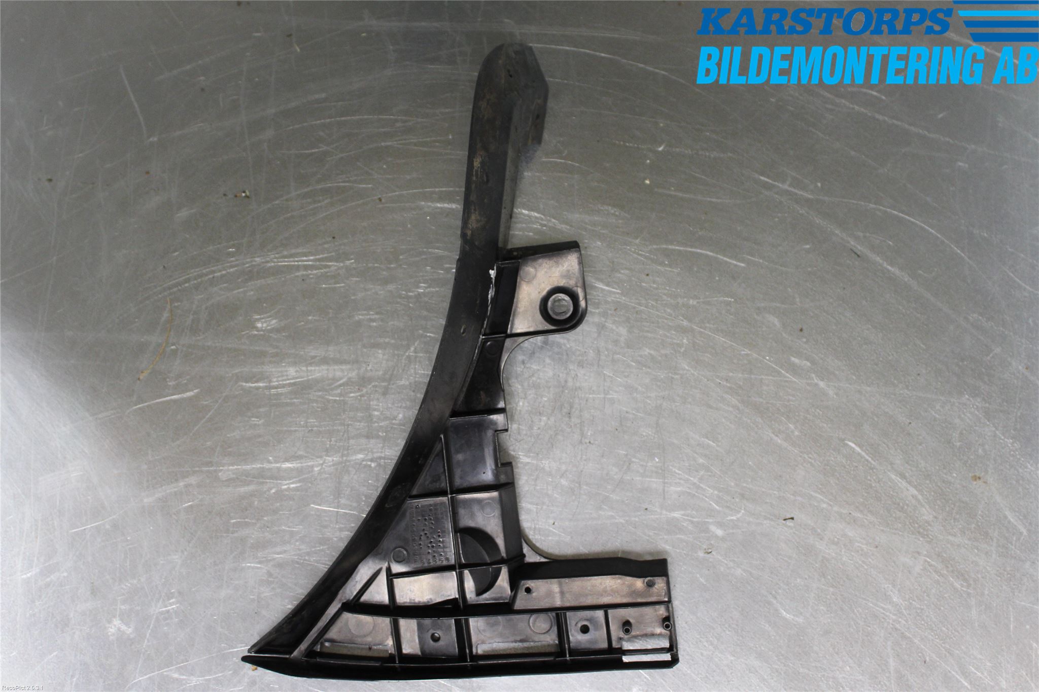 Audi A3/S3     96-03 Stötfångarfäste Bak Hö