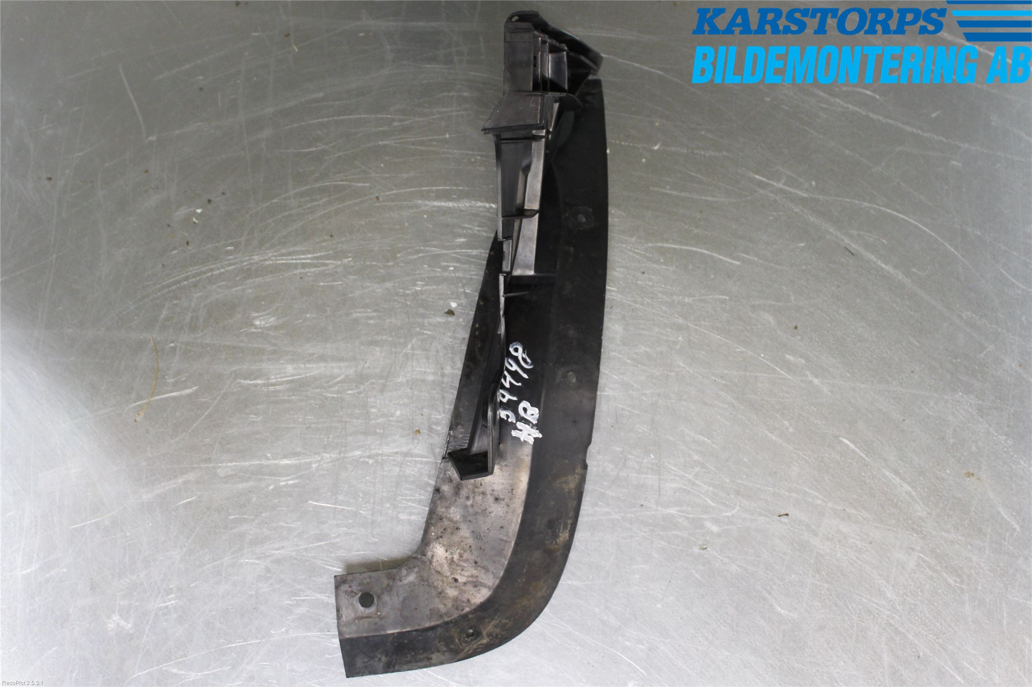 Audi A3/S3     96-03 Stötfångarfäste Bak Hö