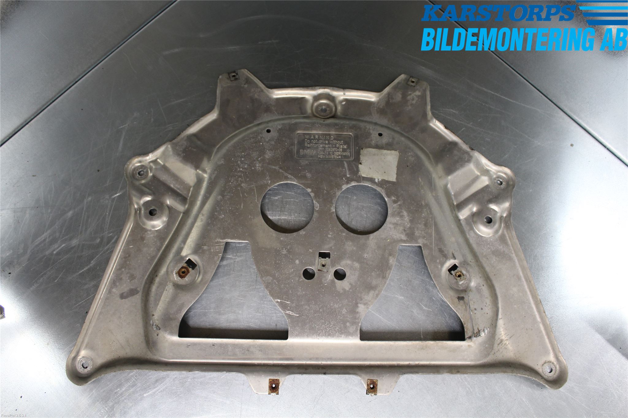 BMW 5 E60/61 Sed/Tou 02-10 Hasplåt Plåt-Plast