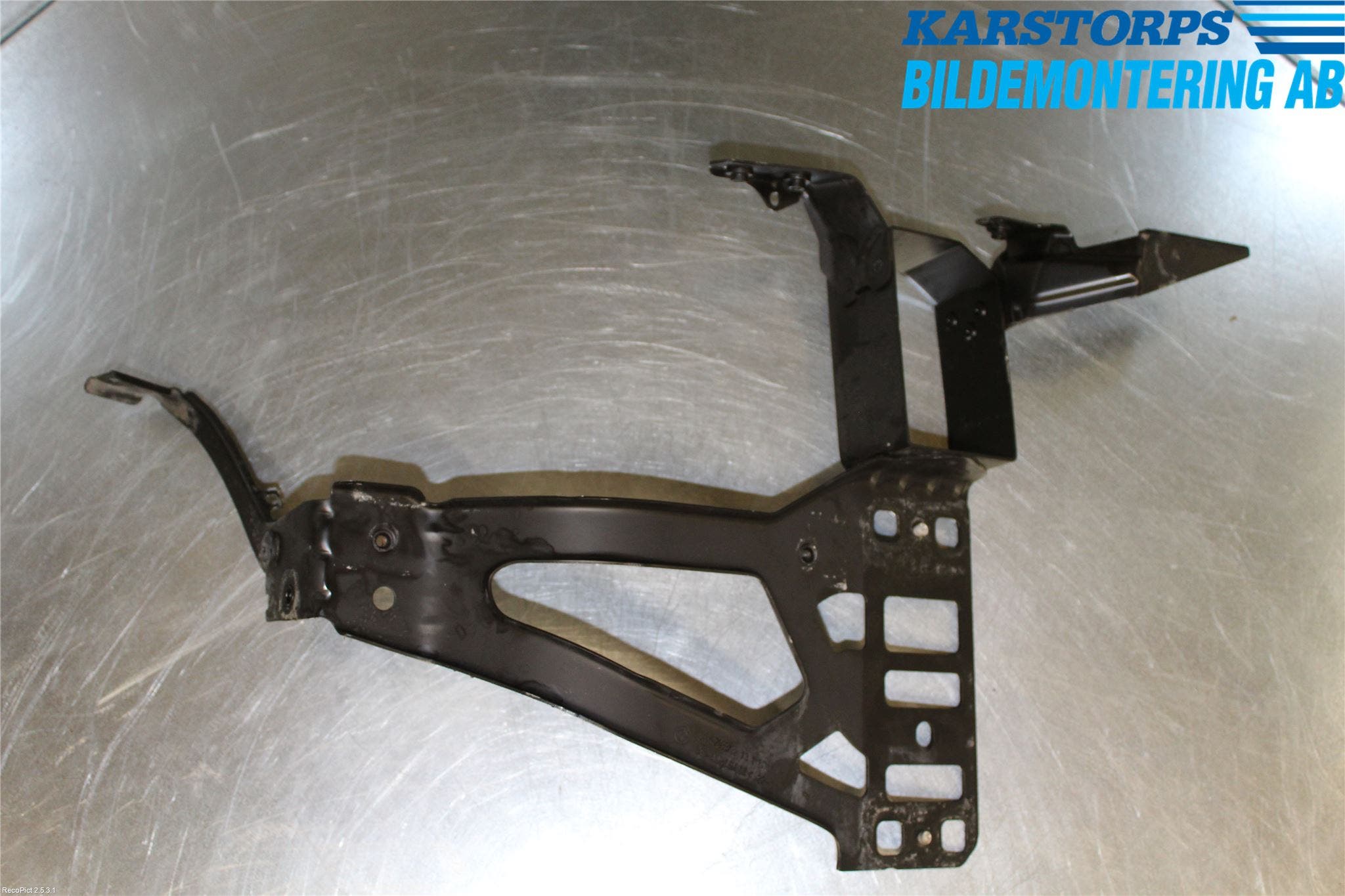 BMW 5 E60/61 Sed/Tou 02-10 Frontplåt