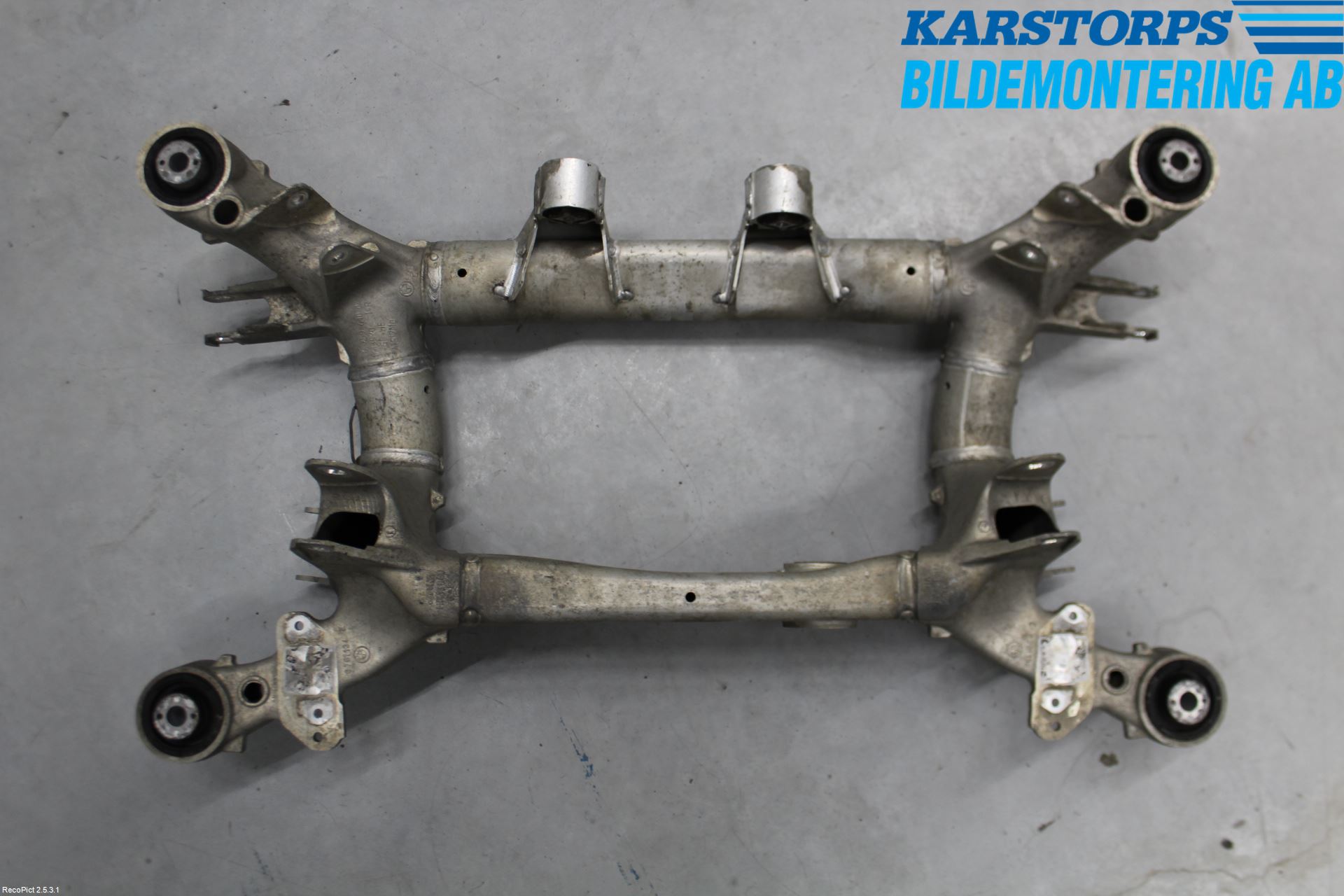 BMW 5 E60/61 Sed/Tou 02-10 Bakaxelbalk