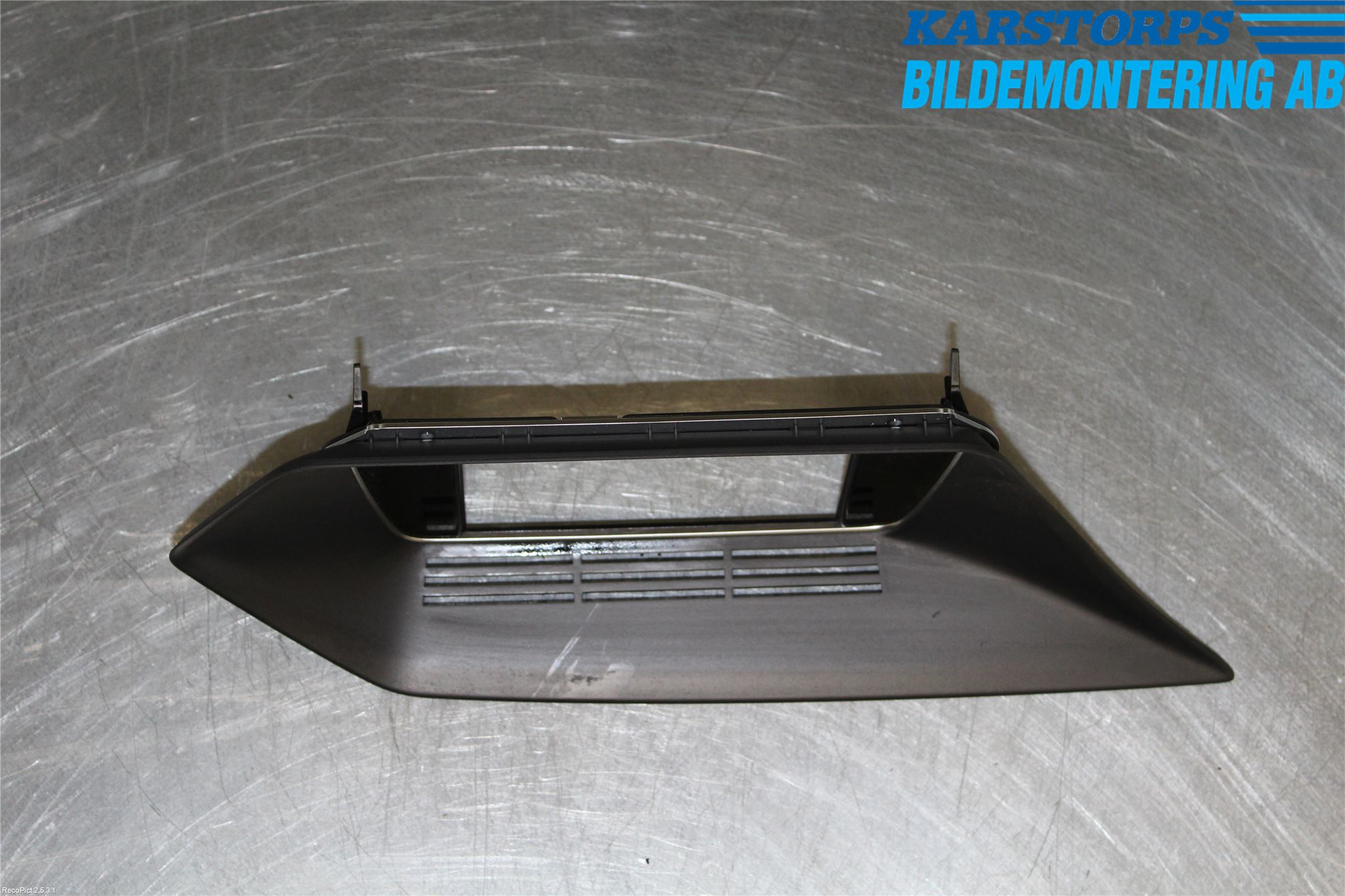 Mercedes-Benz MB E-KLASS (W212) 09-16 Instrument-Radio Sarg