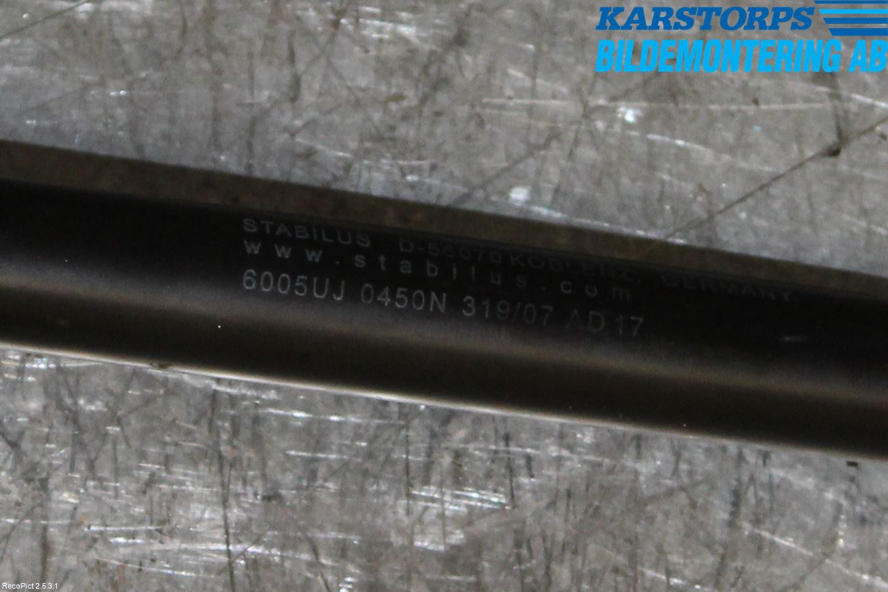 Volvo XC70 08-13 Gasfjäder Motorhuv