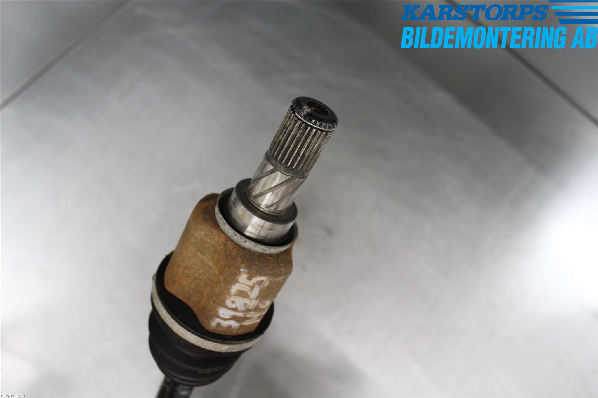 Nissan NOTE E11 06-14 Drivaxel Fram Höger