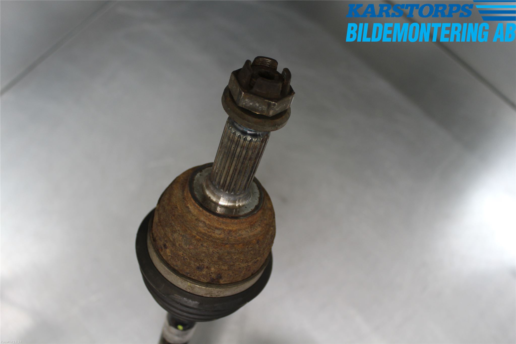 Nissan NOTE E11 06-14 Drivaxel Fram Höger