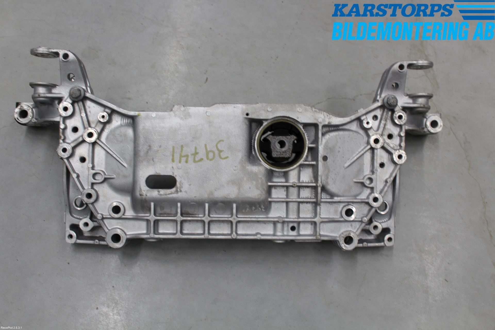 Seat LEON 06-12 Framvagnsbalk