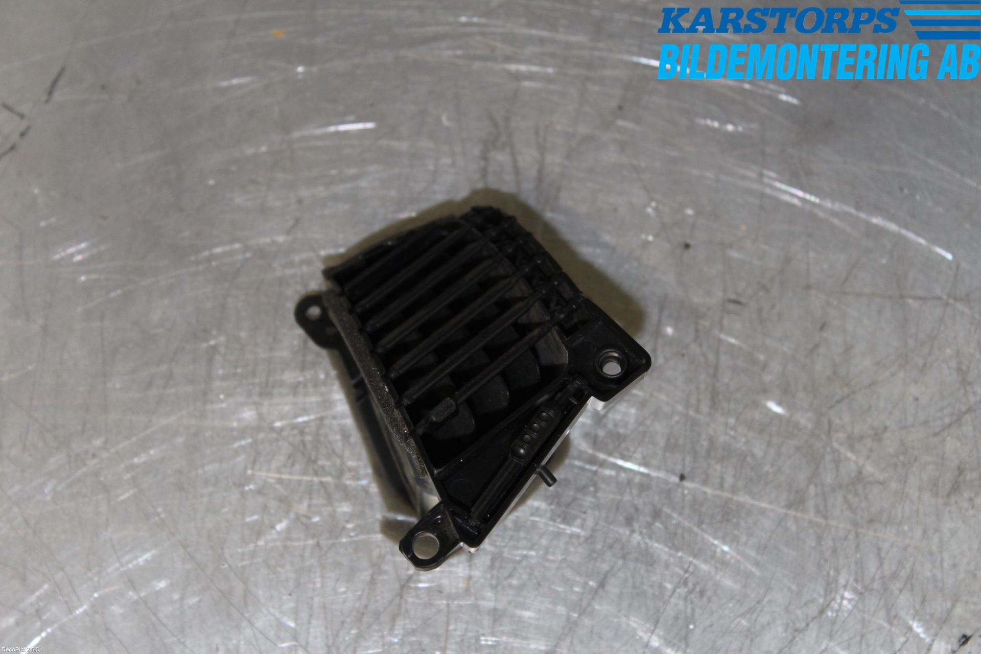 Mitsubishi L200 06-15 Defrosterkanal-Munstycke