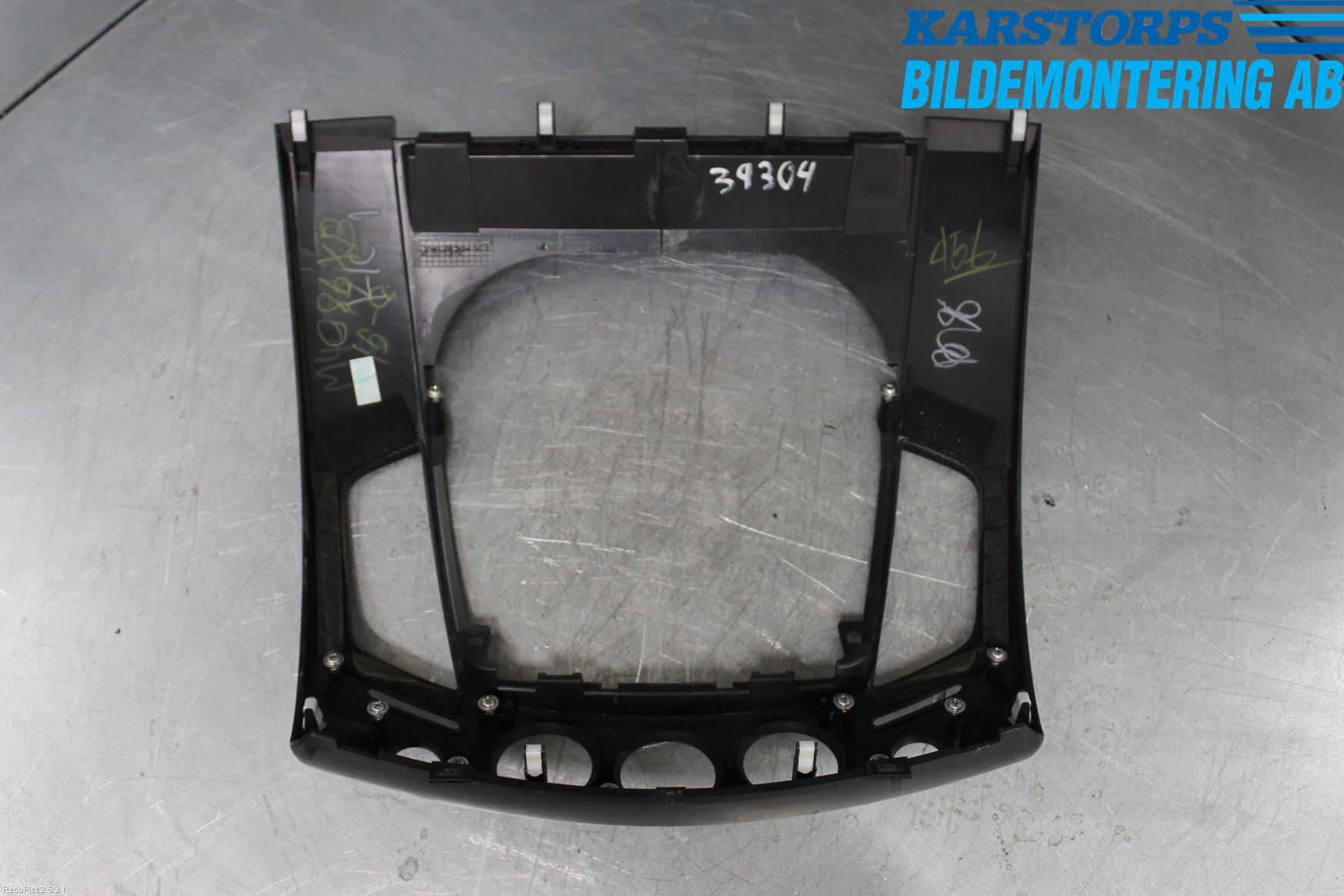 Mitsubishi L200 06-15 Instrumentkonsoll Mitt