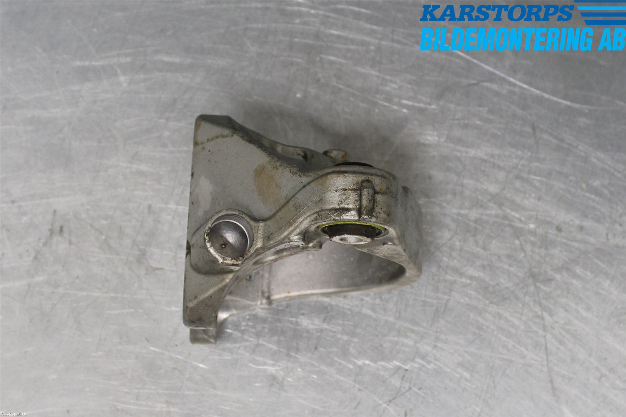 Volvo V60 14-18 Mellanaxel Stödlager