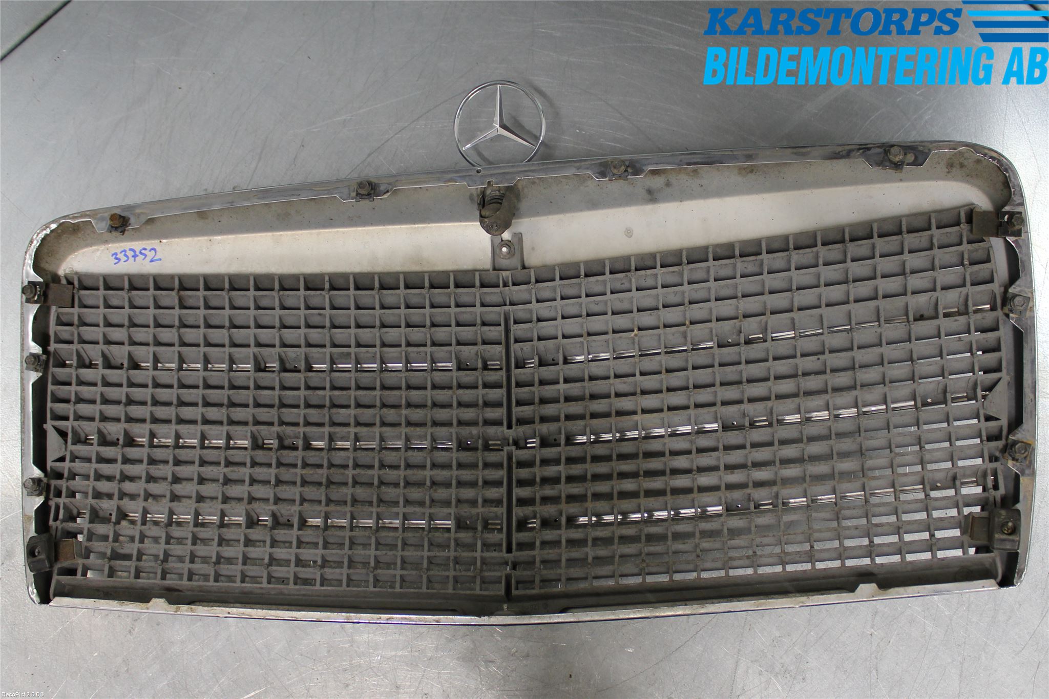 Mercedes-Benz MB 280-560  (W126) 81-91 Grill Komp