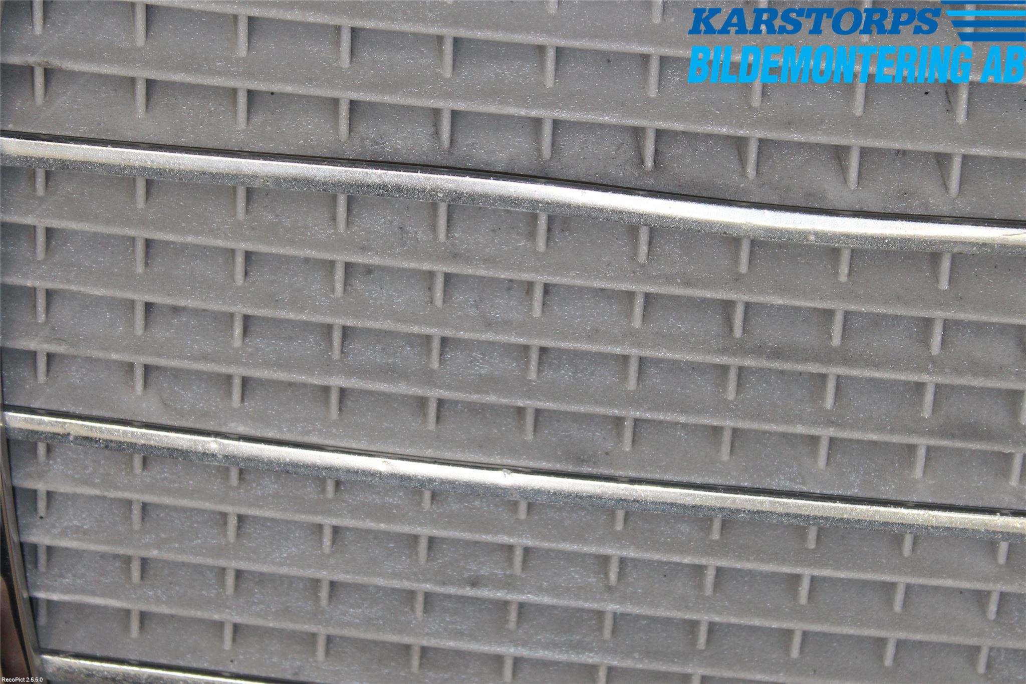 Mercedes-Benz MB 280-560  (W126) 81-91 Grill Komp
