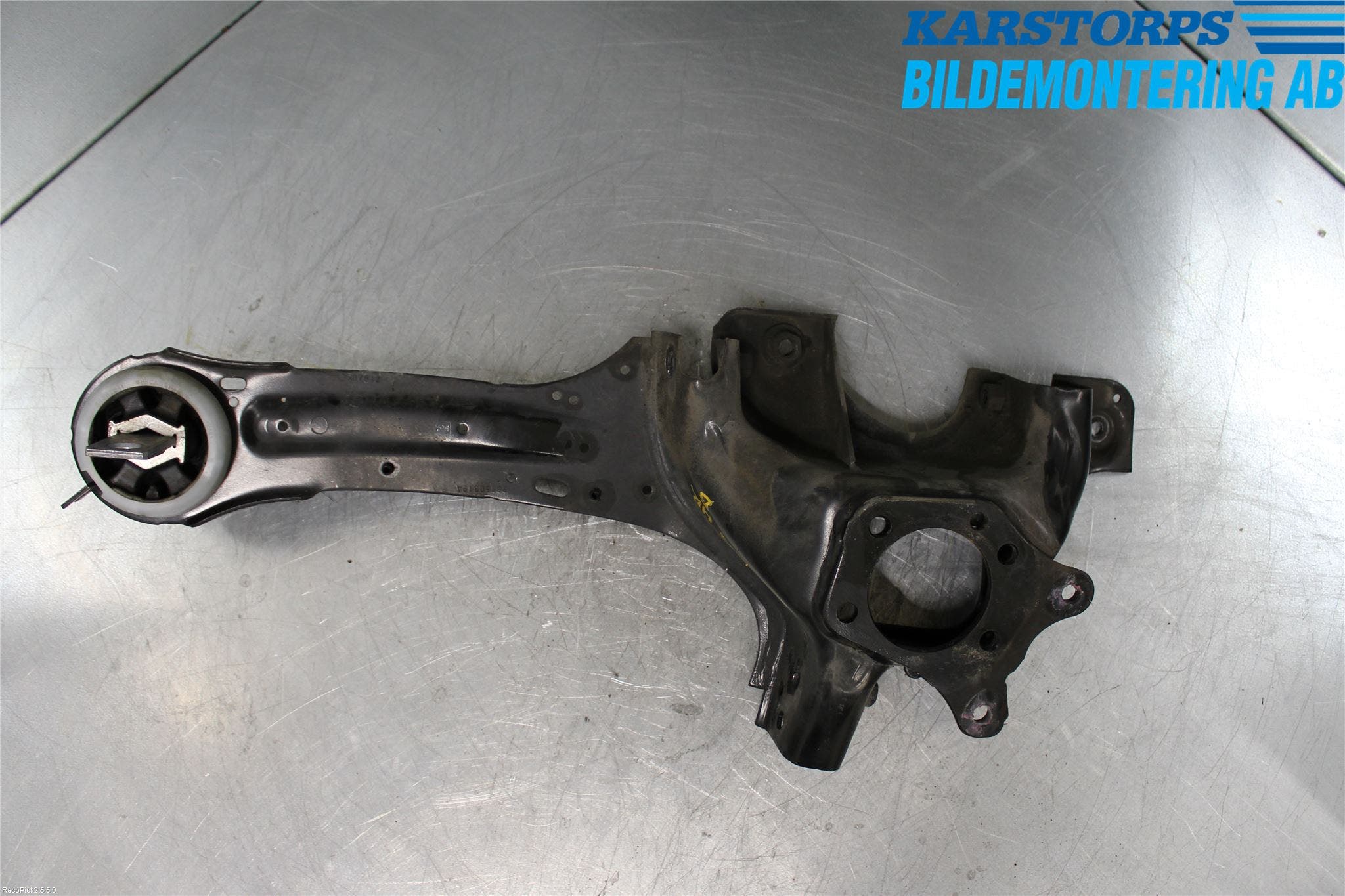 Volvo V60 14-18 Bärarm Bak Höger