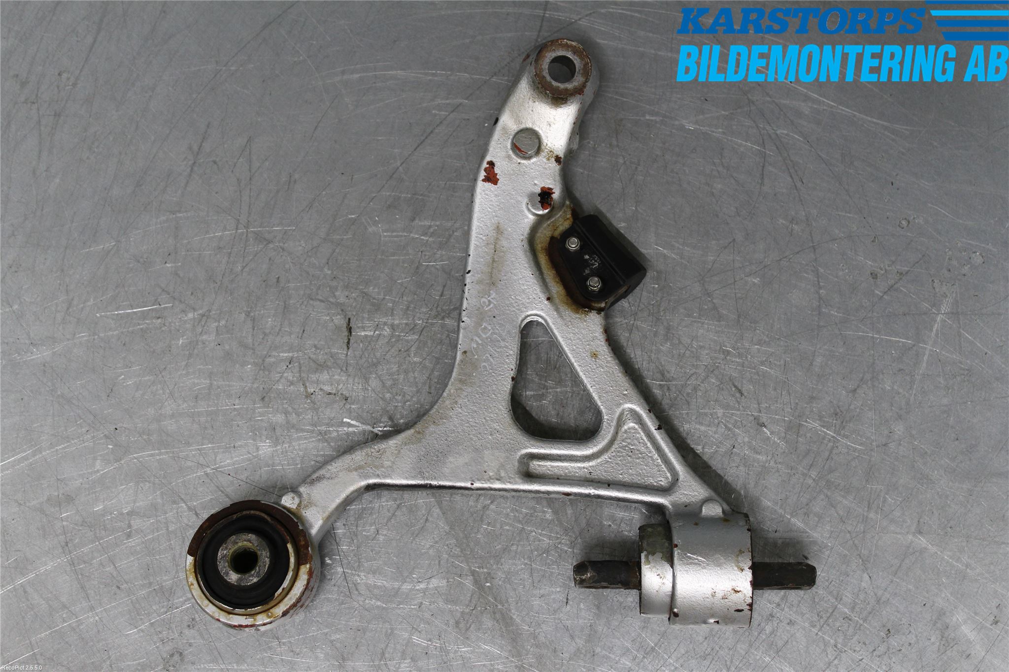 Volvo V70 05-08 Bärarm Fram Undre Hö