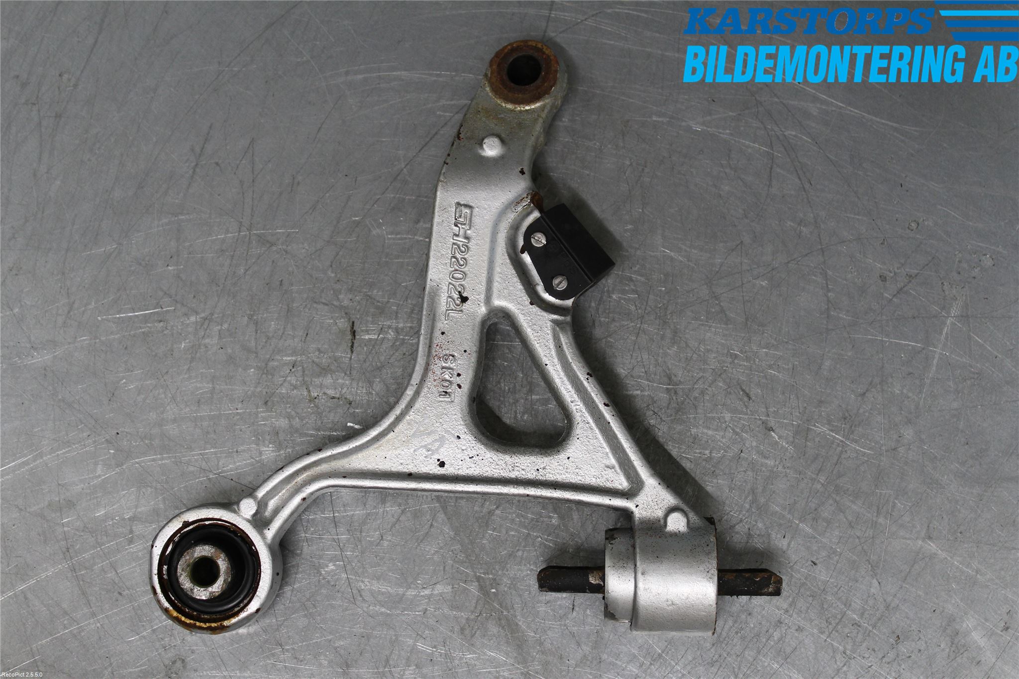 Volvo V70 05-08 Bärarm Fram Undre Vä