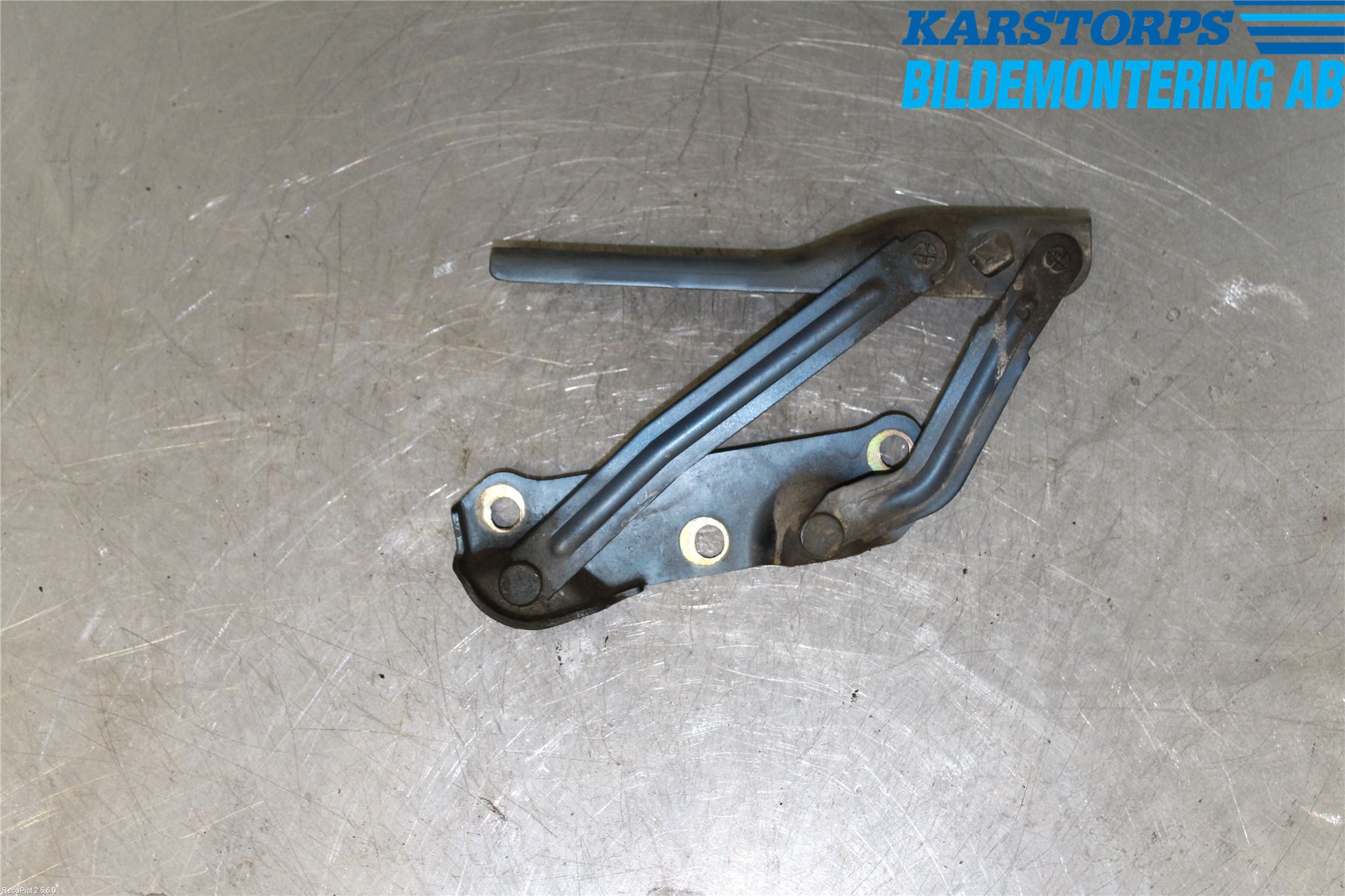 Saab 9-5     06-10 Huvgångjärn