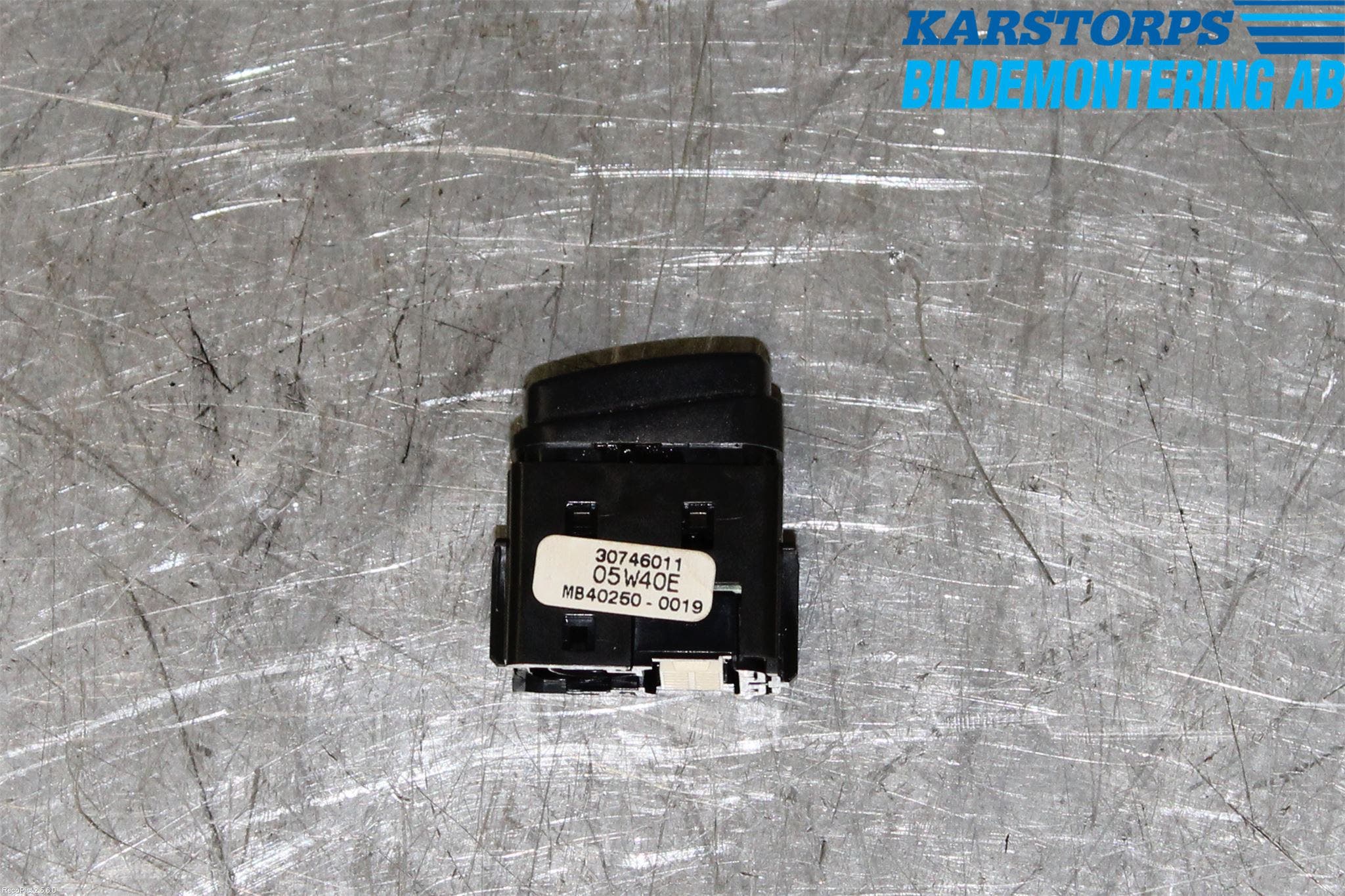 Volvo S60 05-10 Strömställare Fram