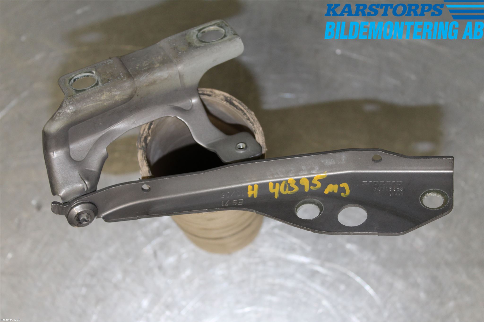 Volvo S40 04-07 Huvgångjärn