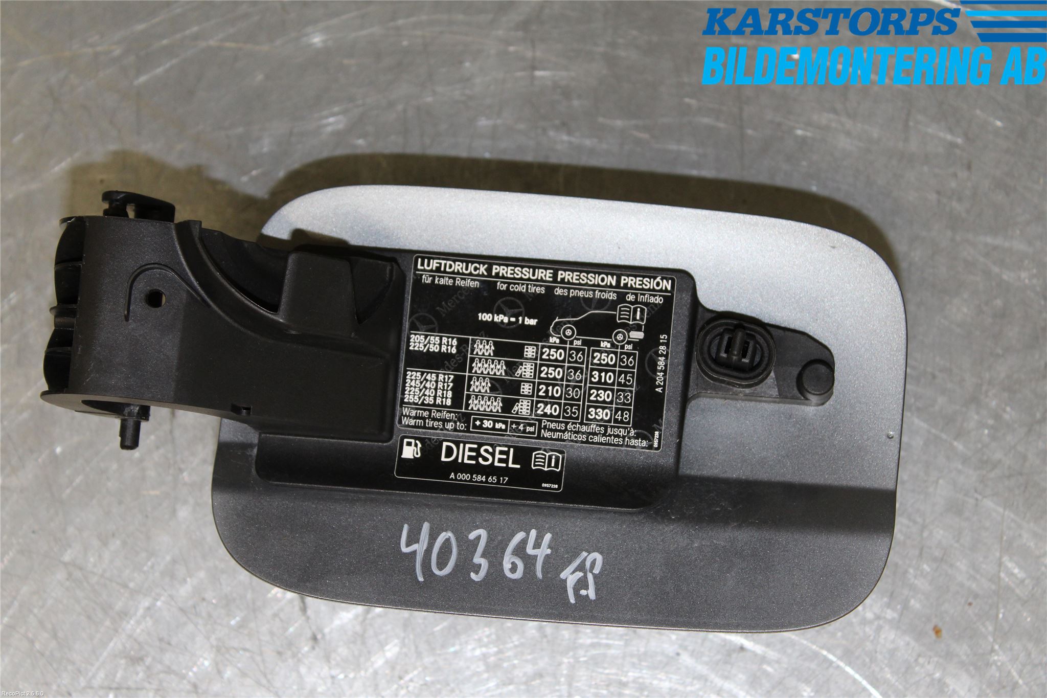 Mercedes-Benz MB C-KLASS (W204) 07-15 Tanklucka