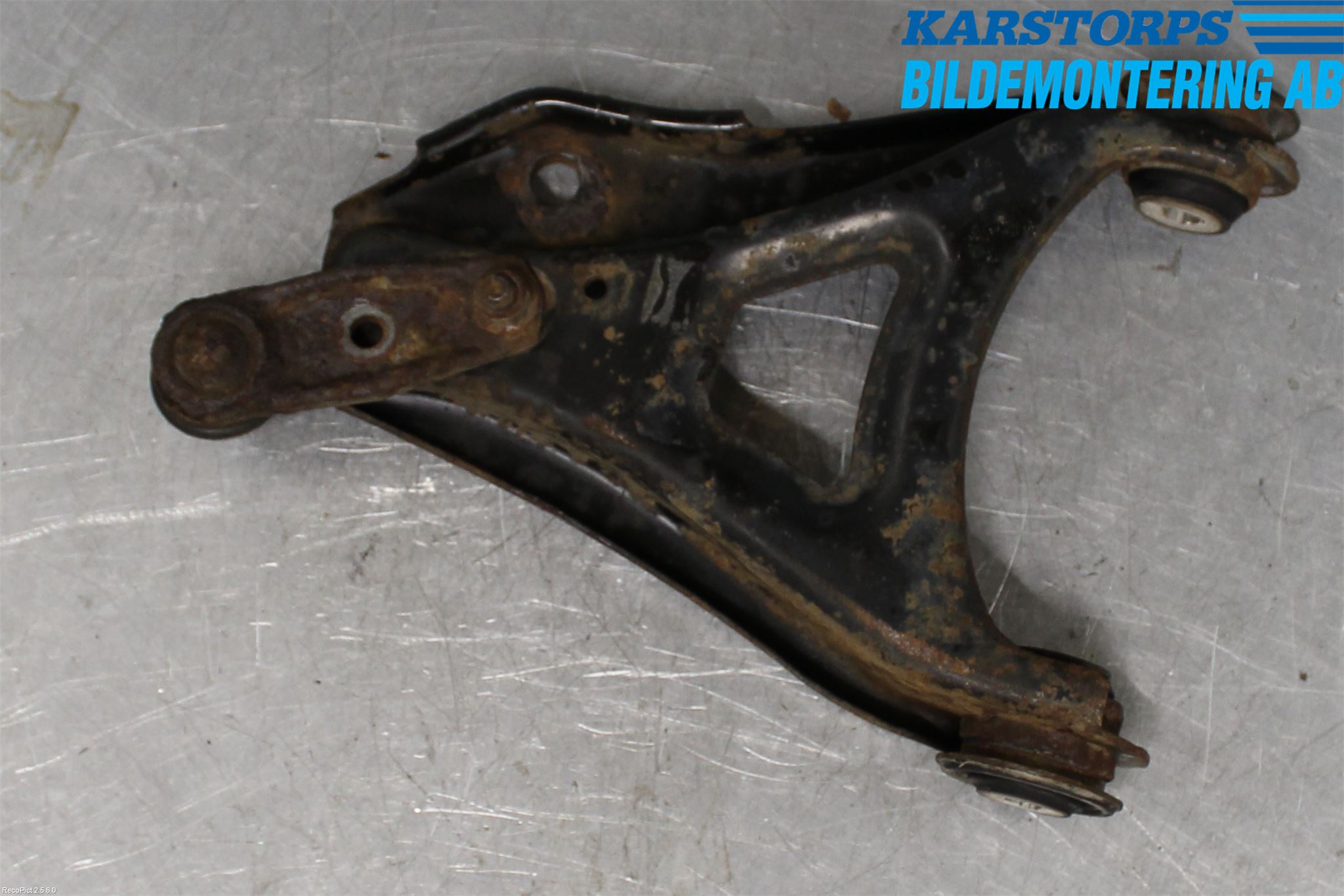 Renault CLIO II 01-08 Bärarm Fram Undre Vä