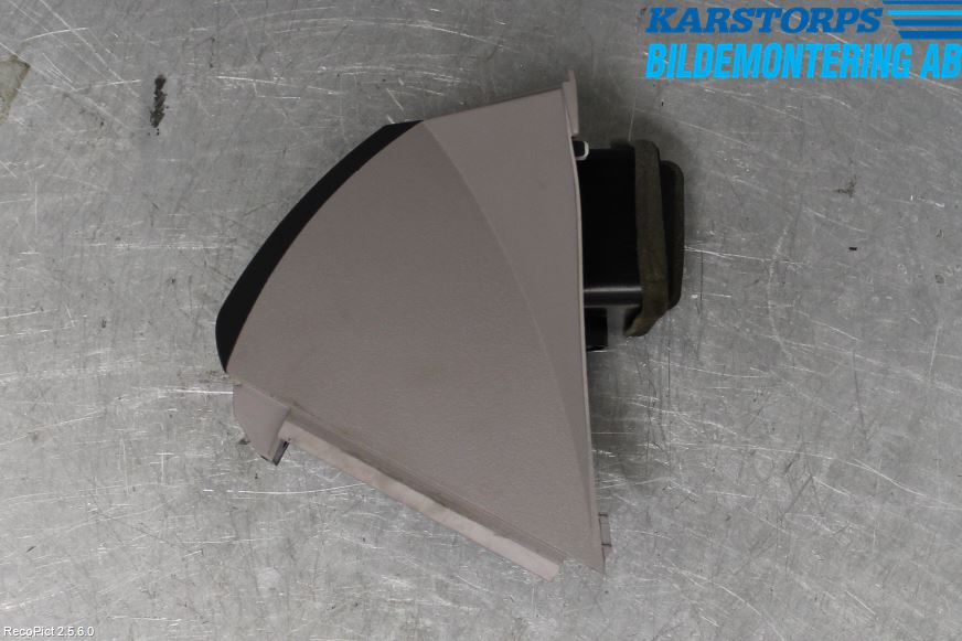 Mitsubishi GRANDIS Defrosterkanal-Munstycke