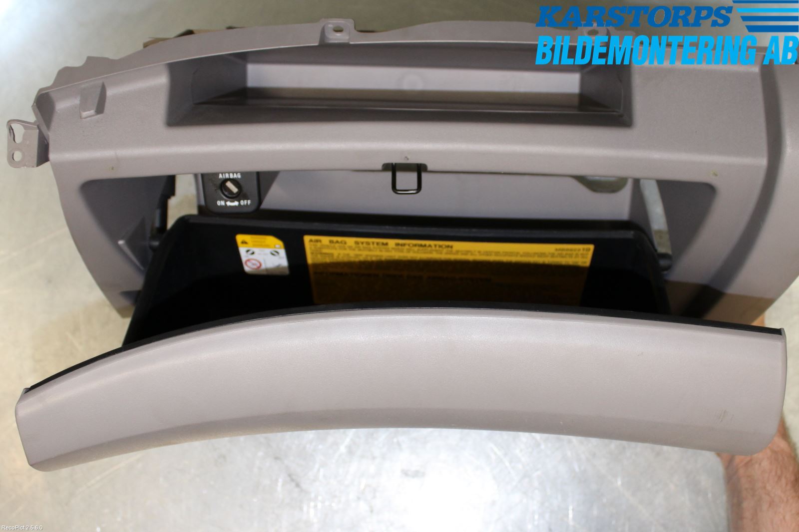 Mitsubishi GRANDIS Handskfack