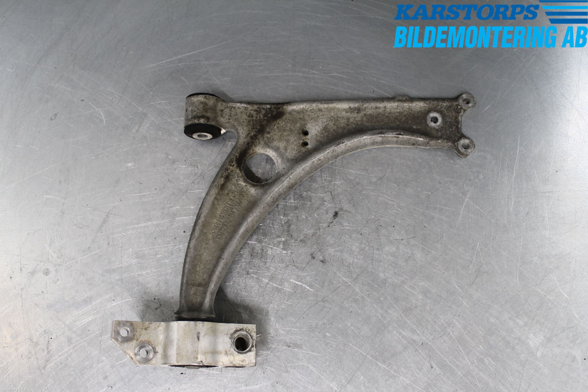 Volkswagen VW PASSAT 05-11 Bärarm Fram Undre Vä