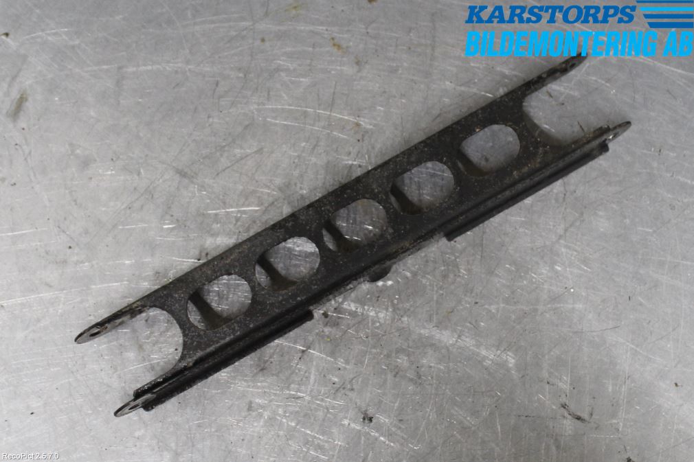 BMW 3 E90/91 SED/TOU 05-12 Bärarm Bak Höger