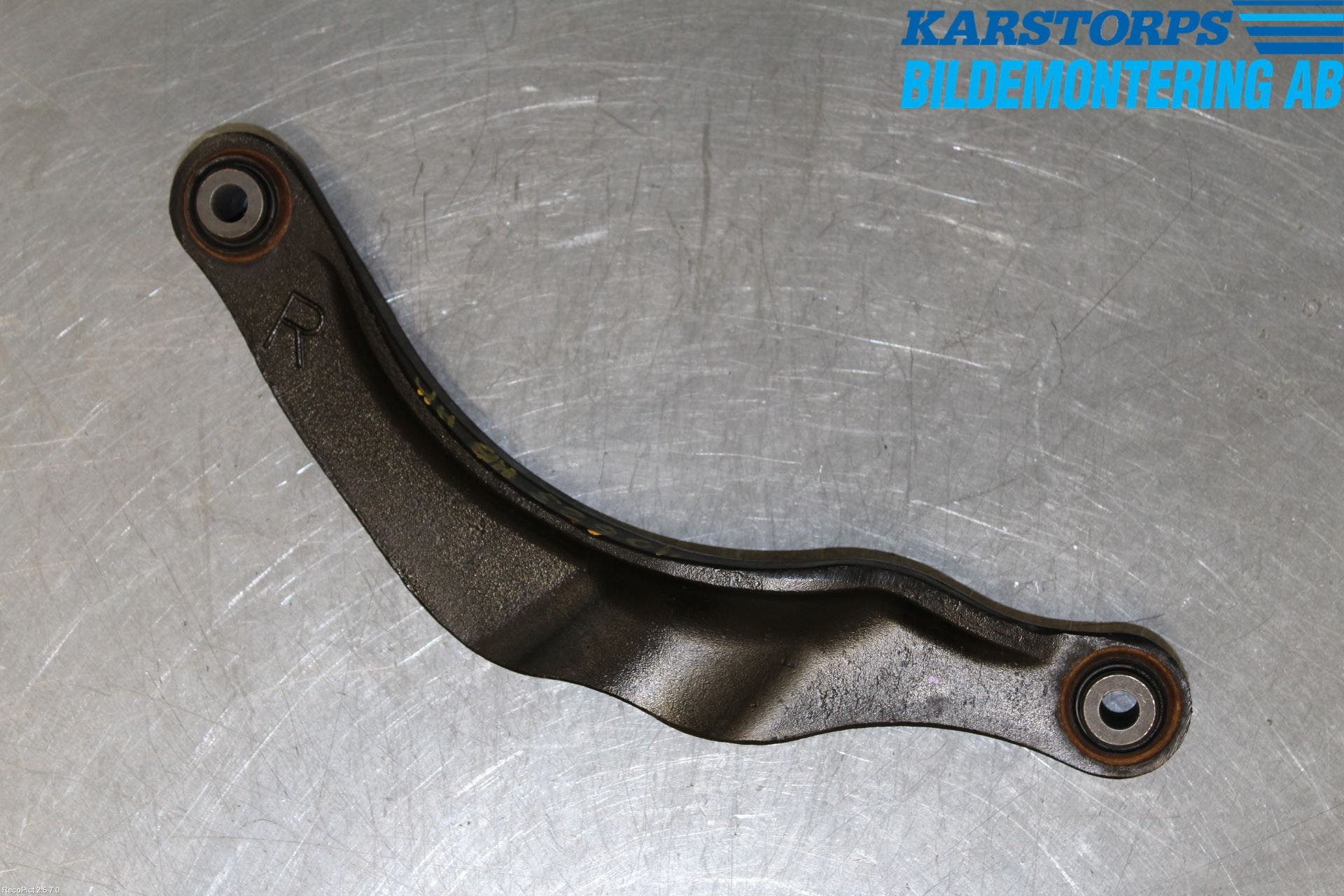 Volvo XC70 14-16 Bärarm Bak Övre Höger