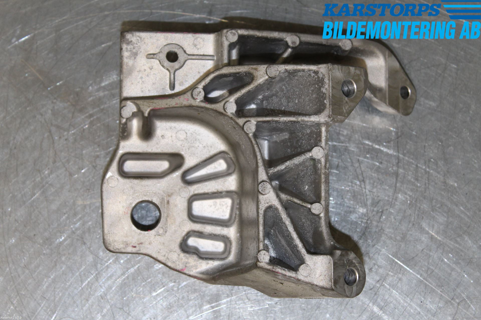 Volvo V70 14-16 Motorfäste