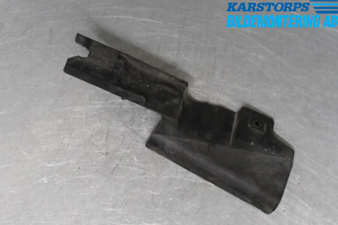 Renault TRAFIC   02-14 Deflektor Plåt-Plast Kylning