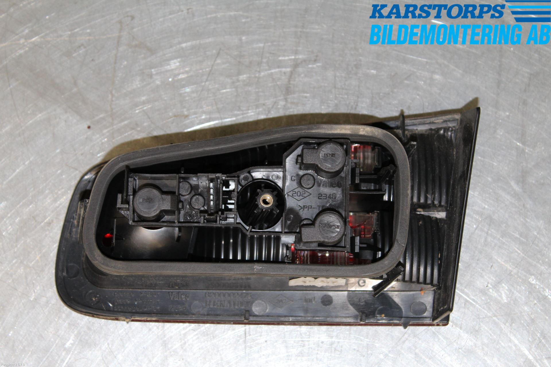 Renault LAGUNA II  01-05 Bakljus Lucka Vä