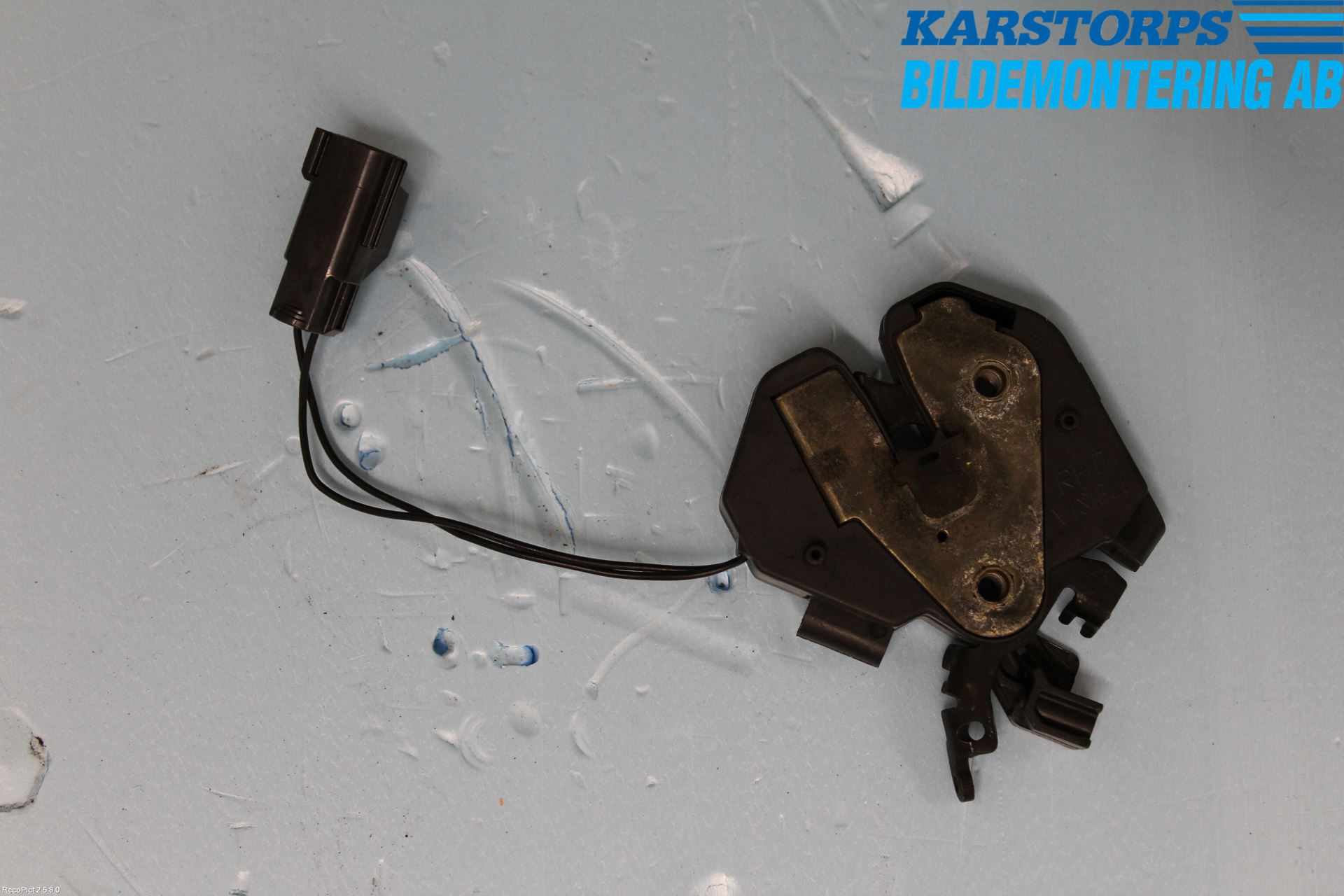 Volvo XC70 01-04 Huvlås