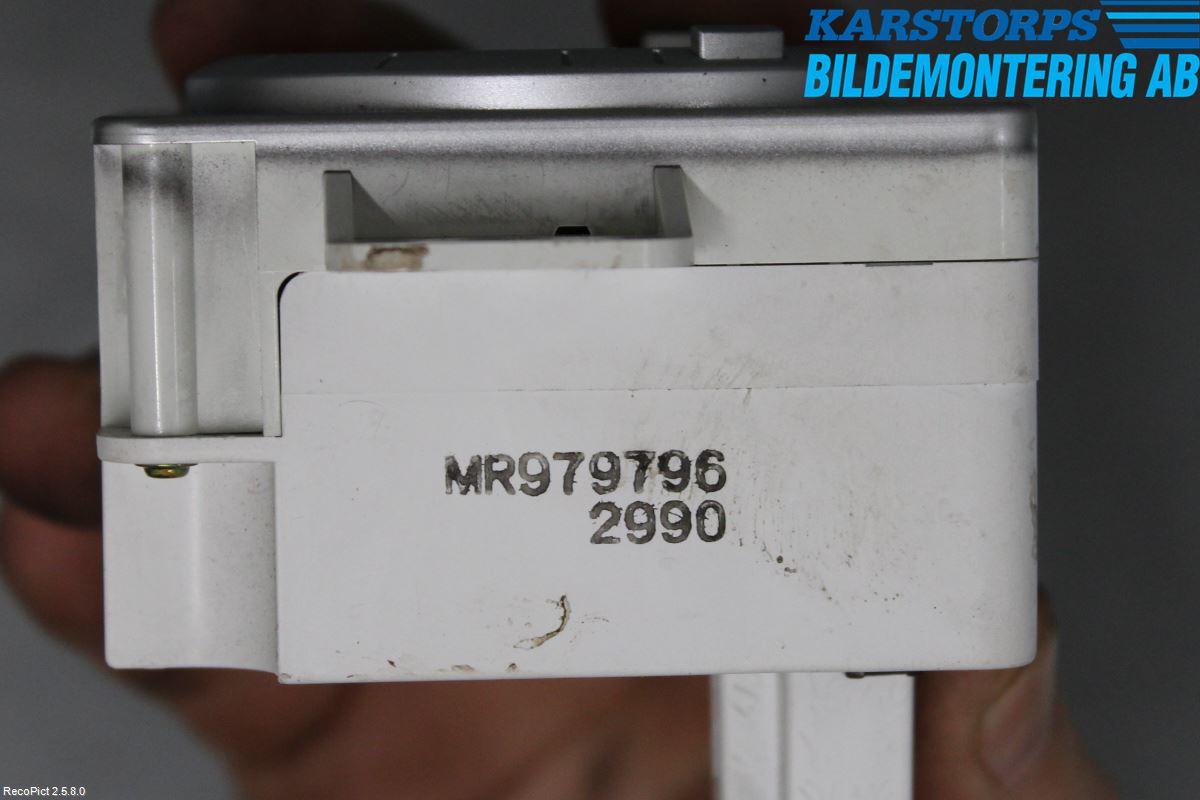 Mitsubishi OUTLANDER 01-07 Instrument Klocka