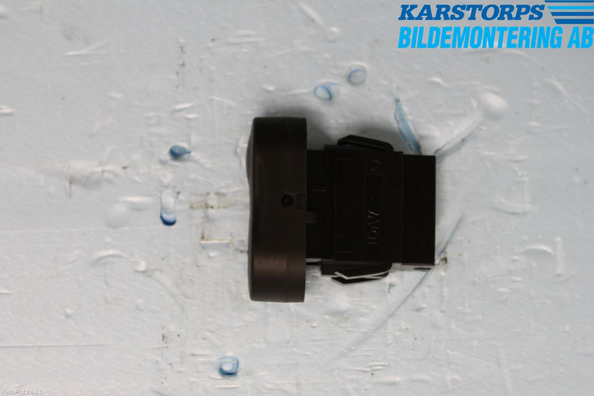 Dacia SANDERO 09-13 Strömställare Centrallås