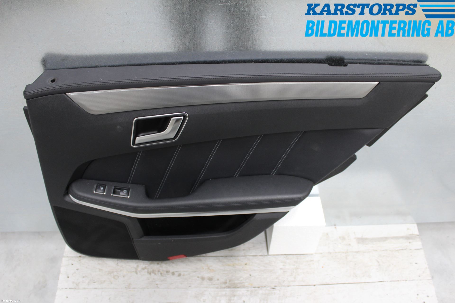 Mercedes-Benz MB E-KLASS (W212) 09-16 Dörrklädsel Hö