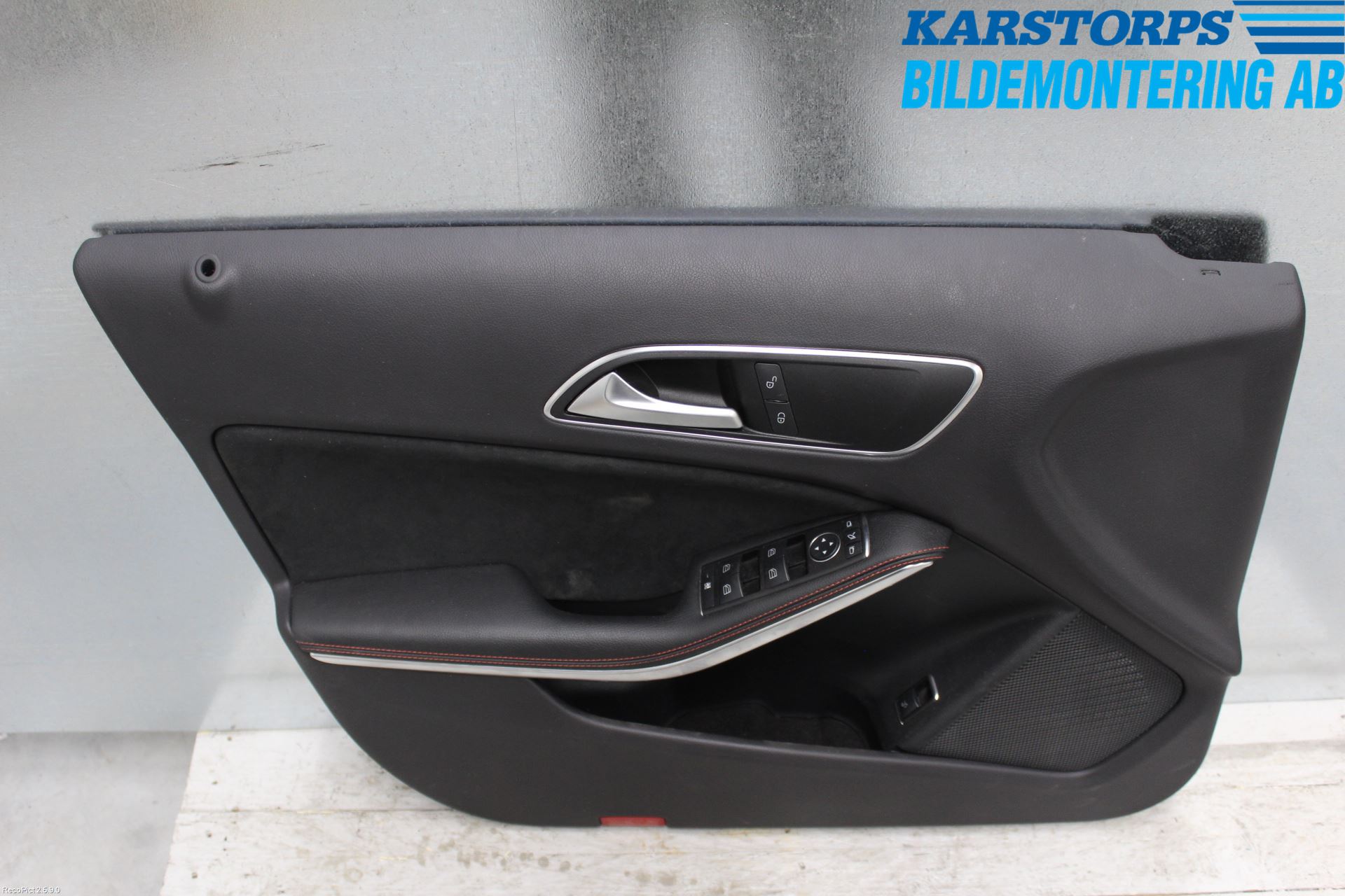 Mercedes-Benz MB GLA-KLASS (X156) 13-20 Dörrklädsel Vä