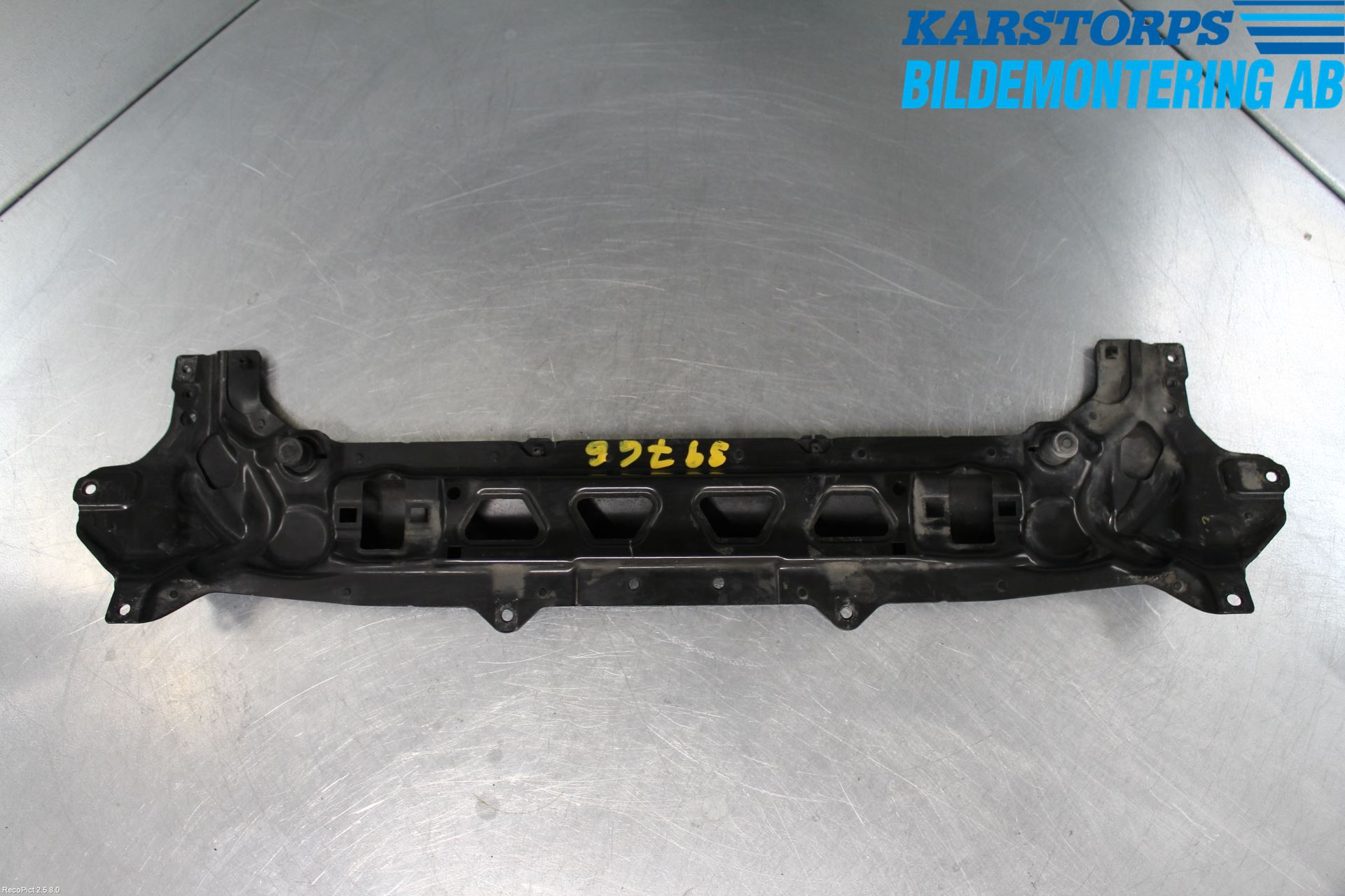 BMW 7 E65/66    00-08 Front Huvlåsplåt-Balk