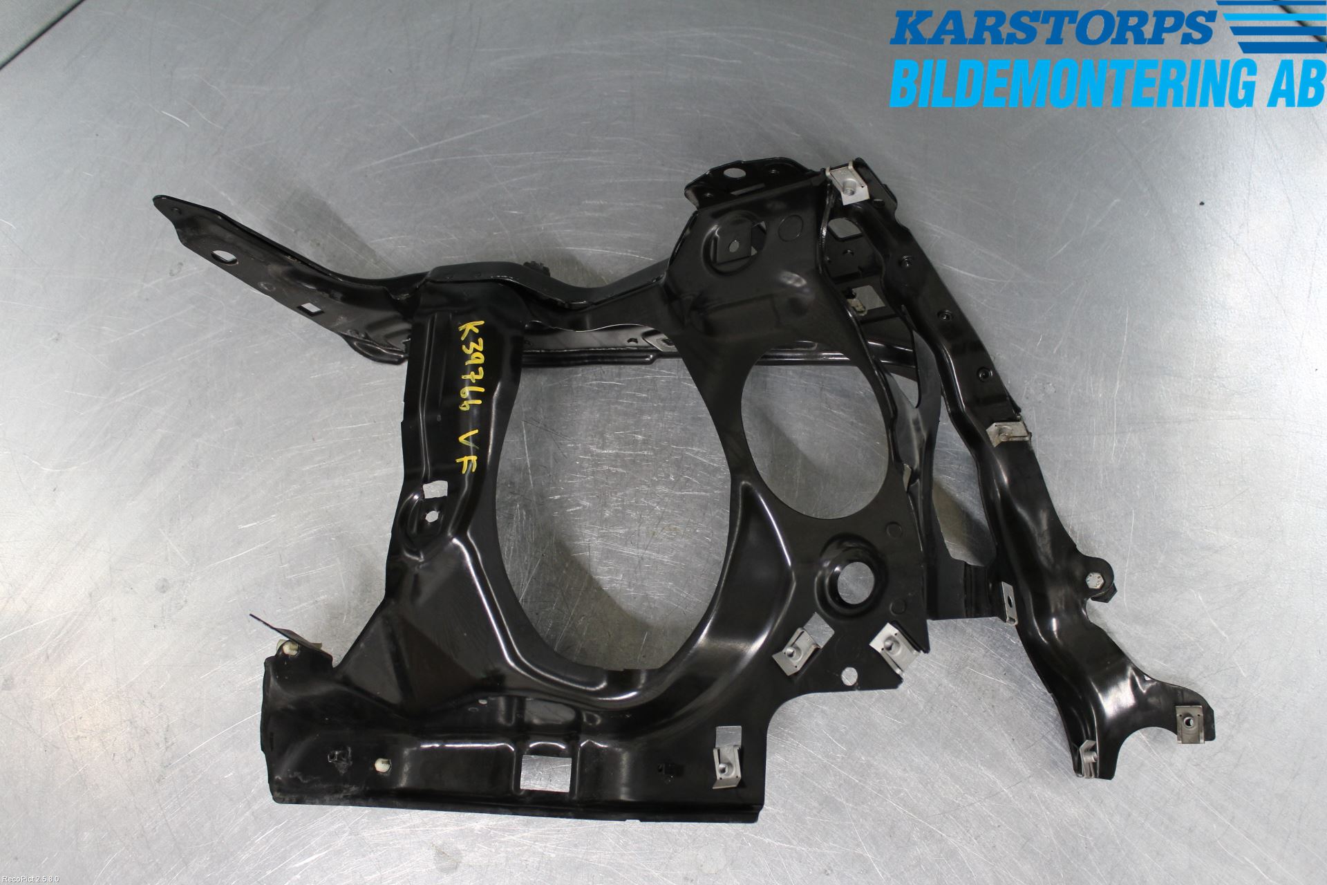 BMW 7 E65/66    00-08 Strålkast Fästsarg