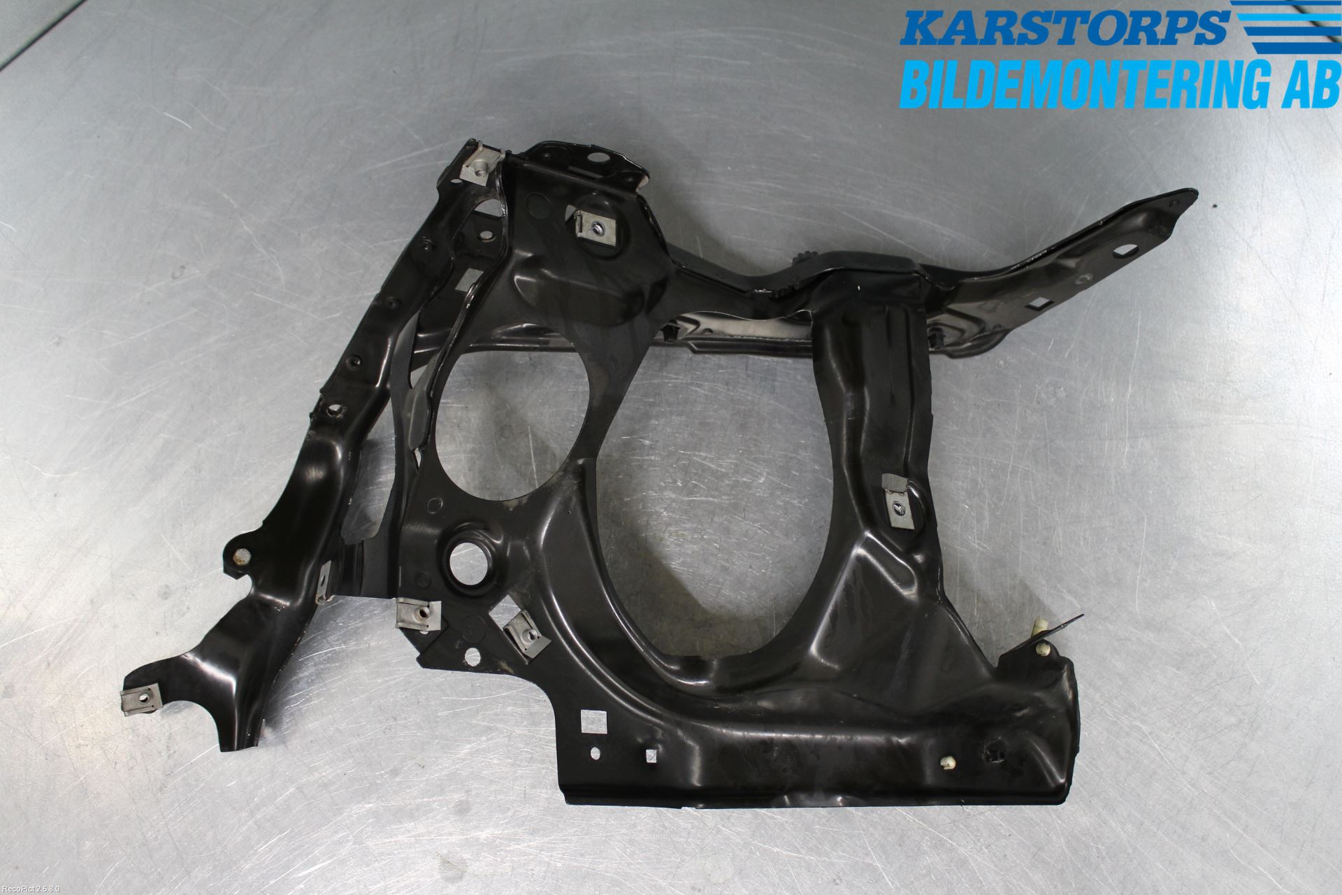 BMW 7 E65/66    00-08 Strålkast Fästsarg