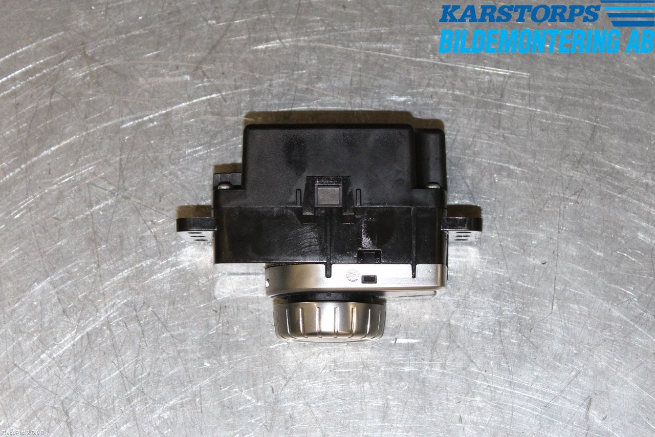 Mercedes-Benz MB GLA-KLASS (X156) 13-20 Strömställare Färddator