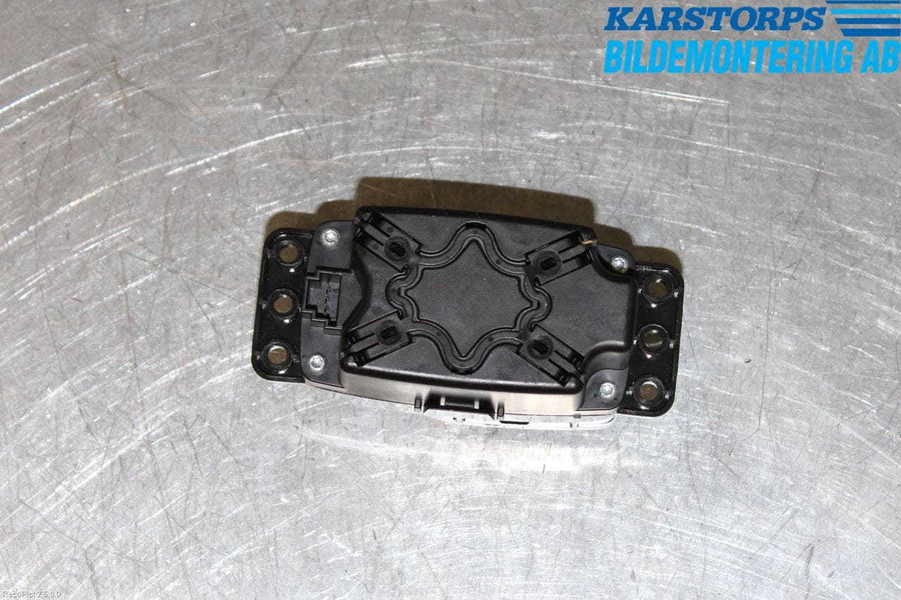 Mercedes-Benz MB GLA-KLASS (X156) 13-20 Strömställare Färddator