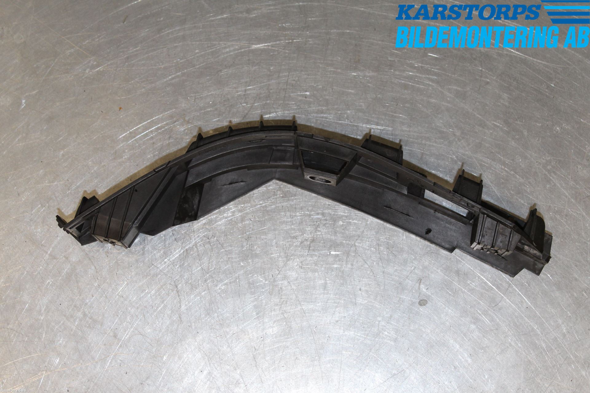 BMW 7 E65/66    00-08 Stötfångarfäste Bak Hö