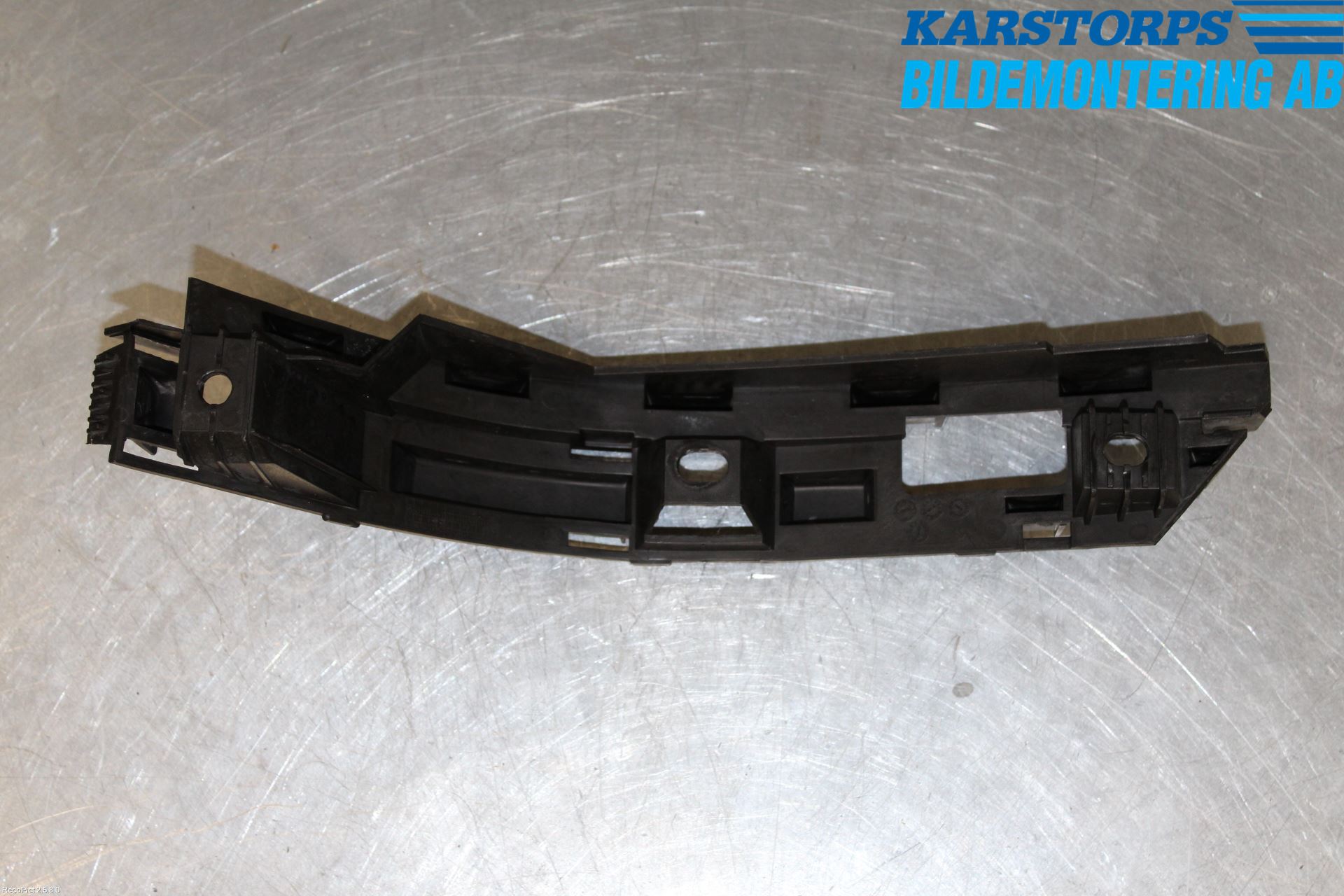 BMW 7 E65/66    00-08 Stötfångarfäste Bak Vä