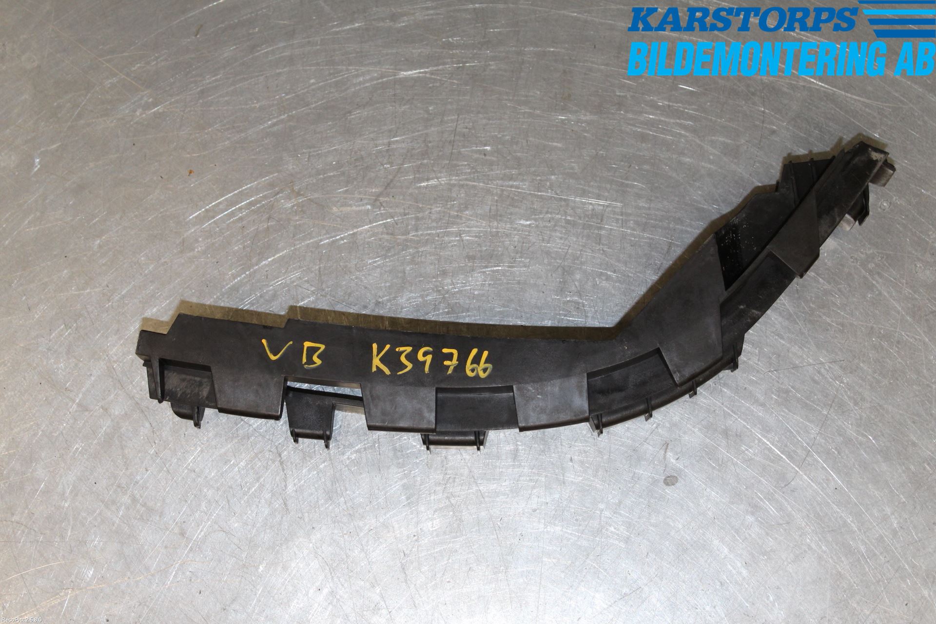 BMW 7 E65/66    00-08 Stötfångarfäste Bak Vä