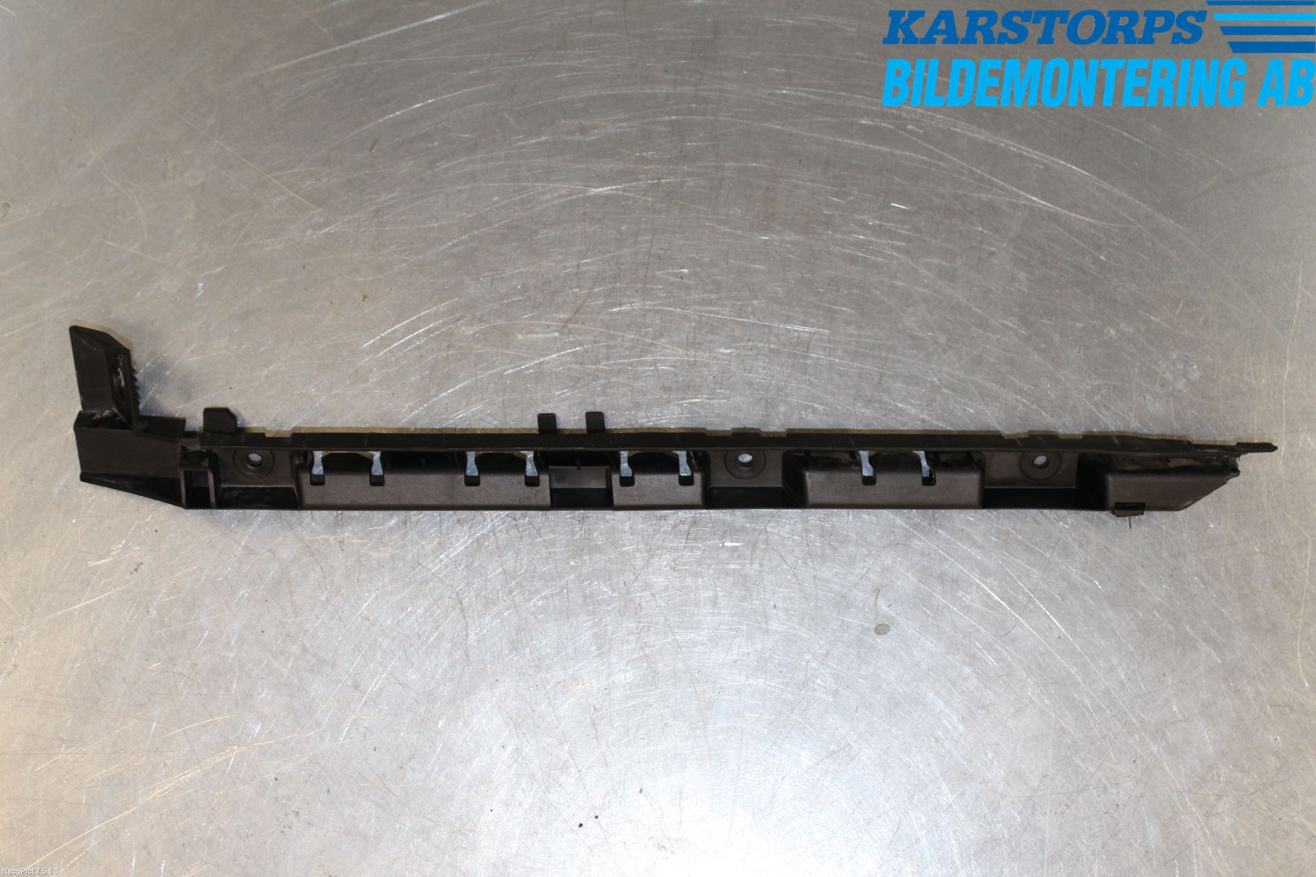 BMW 7 E65/66    00-08 Stötfångarfäste Bak Hö