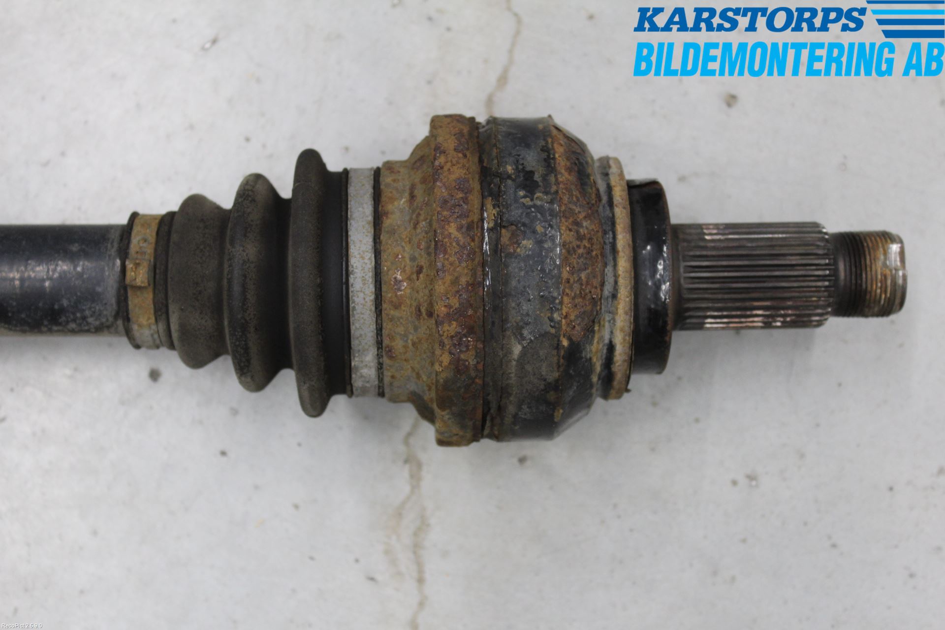 BMW 7 E65/66    00-08 Drivaxel Bak Höger