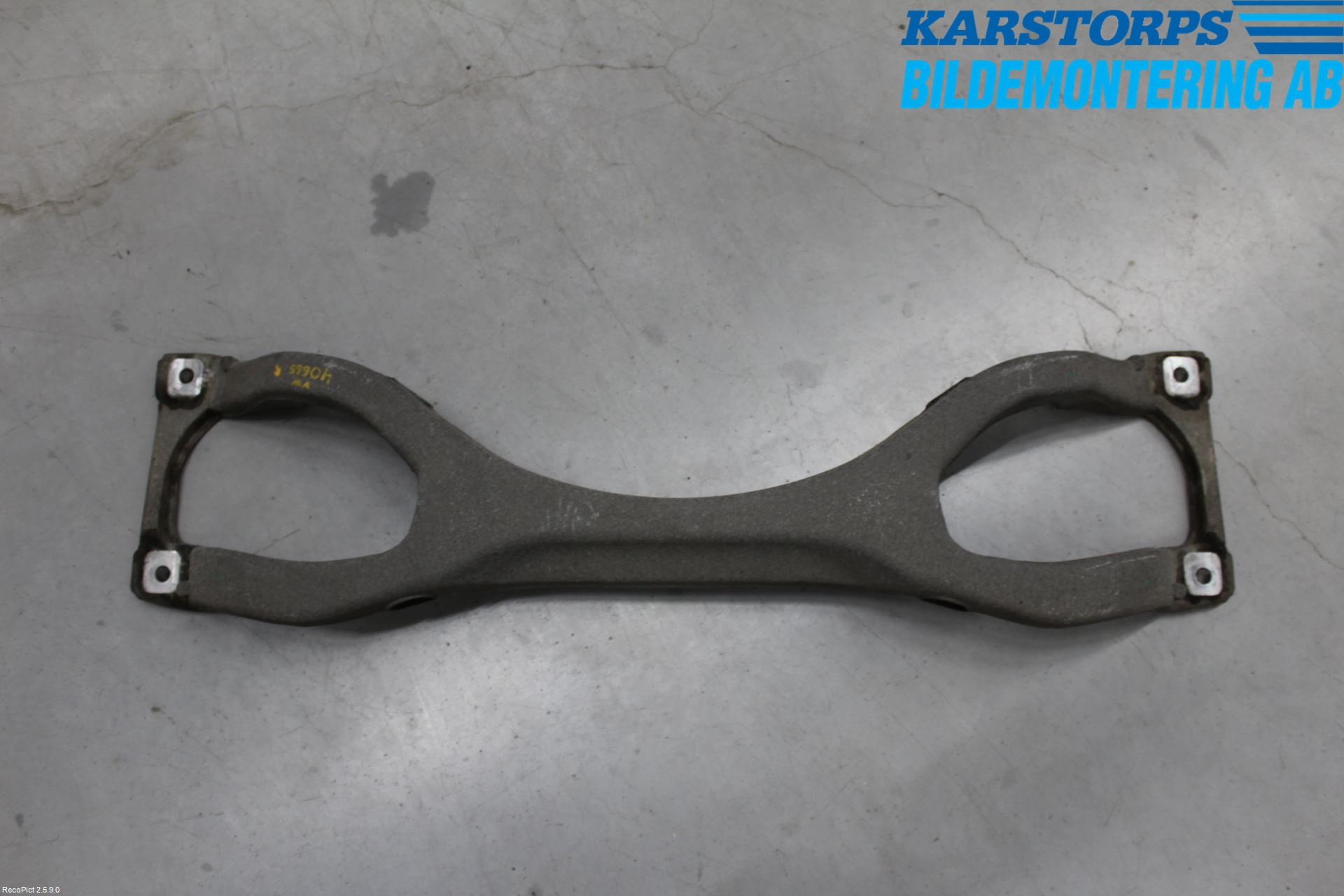 Audi Q7/SQ7 Bakram-Fästbalk